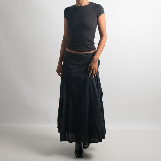 BLACK LONGLINE SKIRT