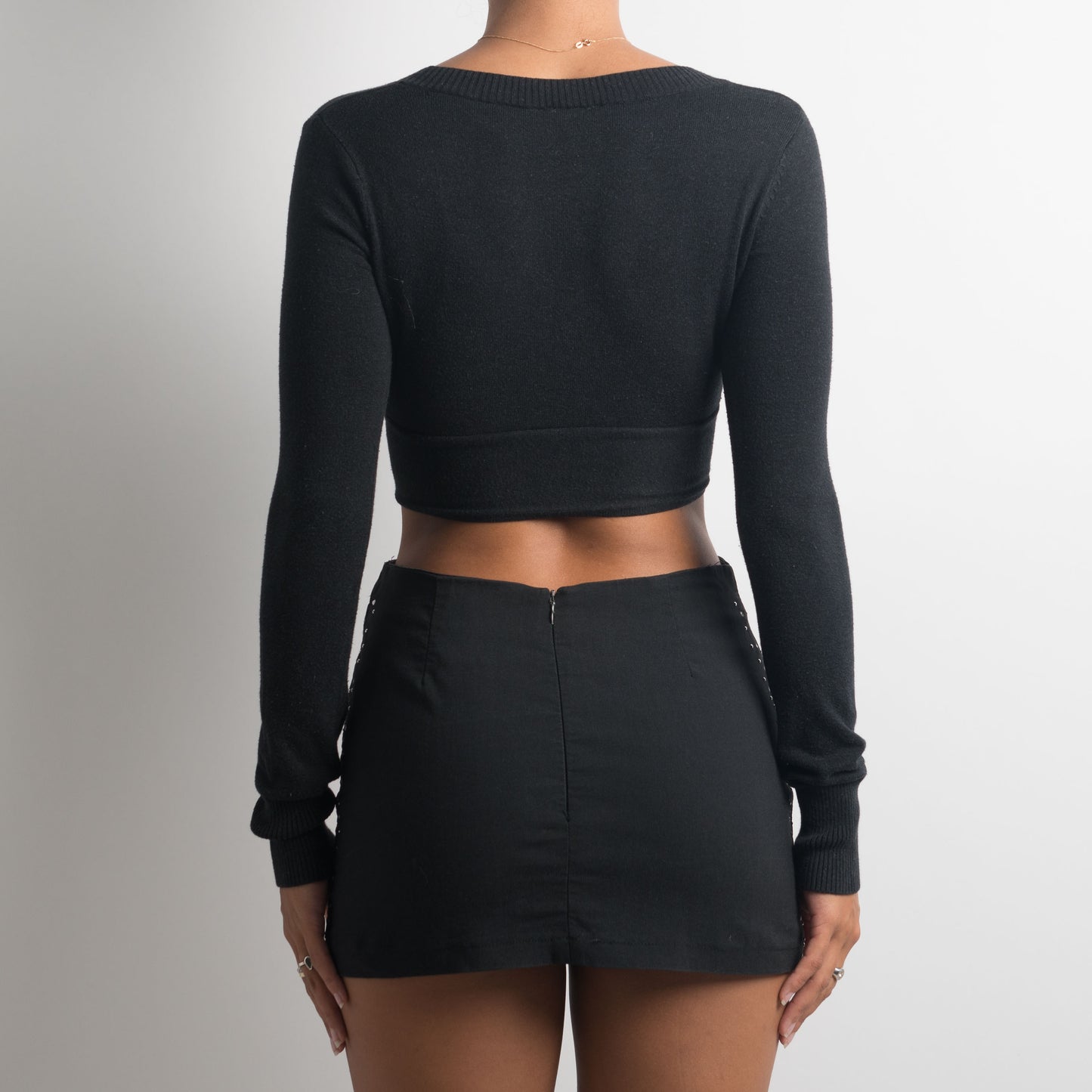 BLACK TIE FRONT LONG SLEEVE