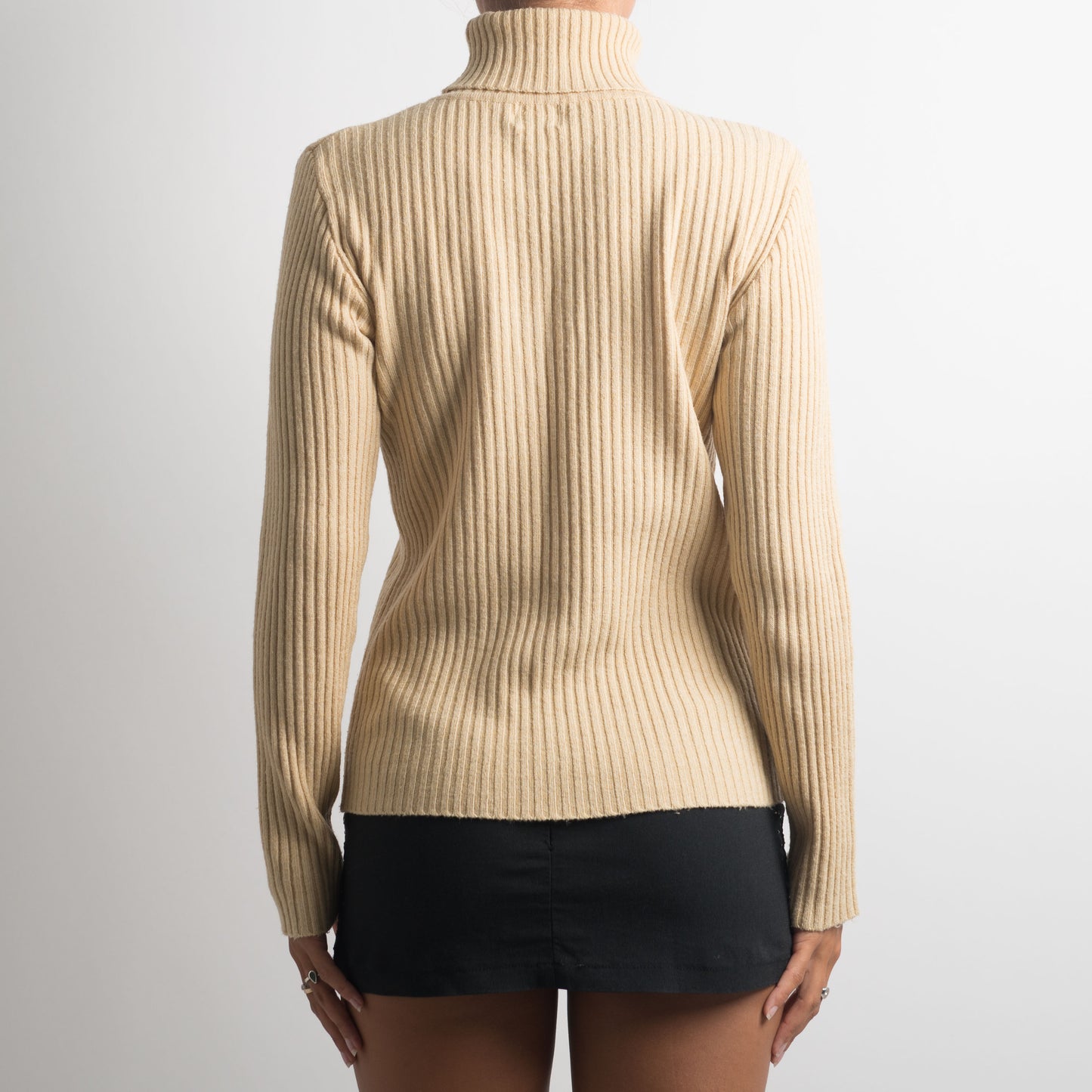 NUDE RIBBED TURTLENECK