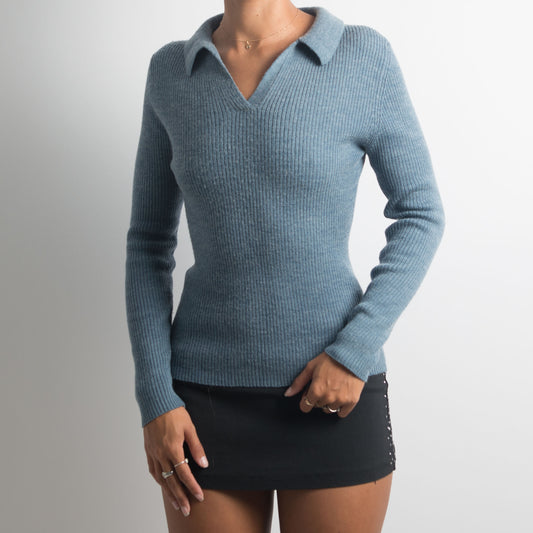 BLUE COLLARED KNIT