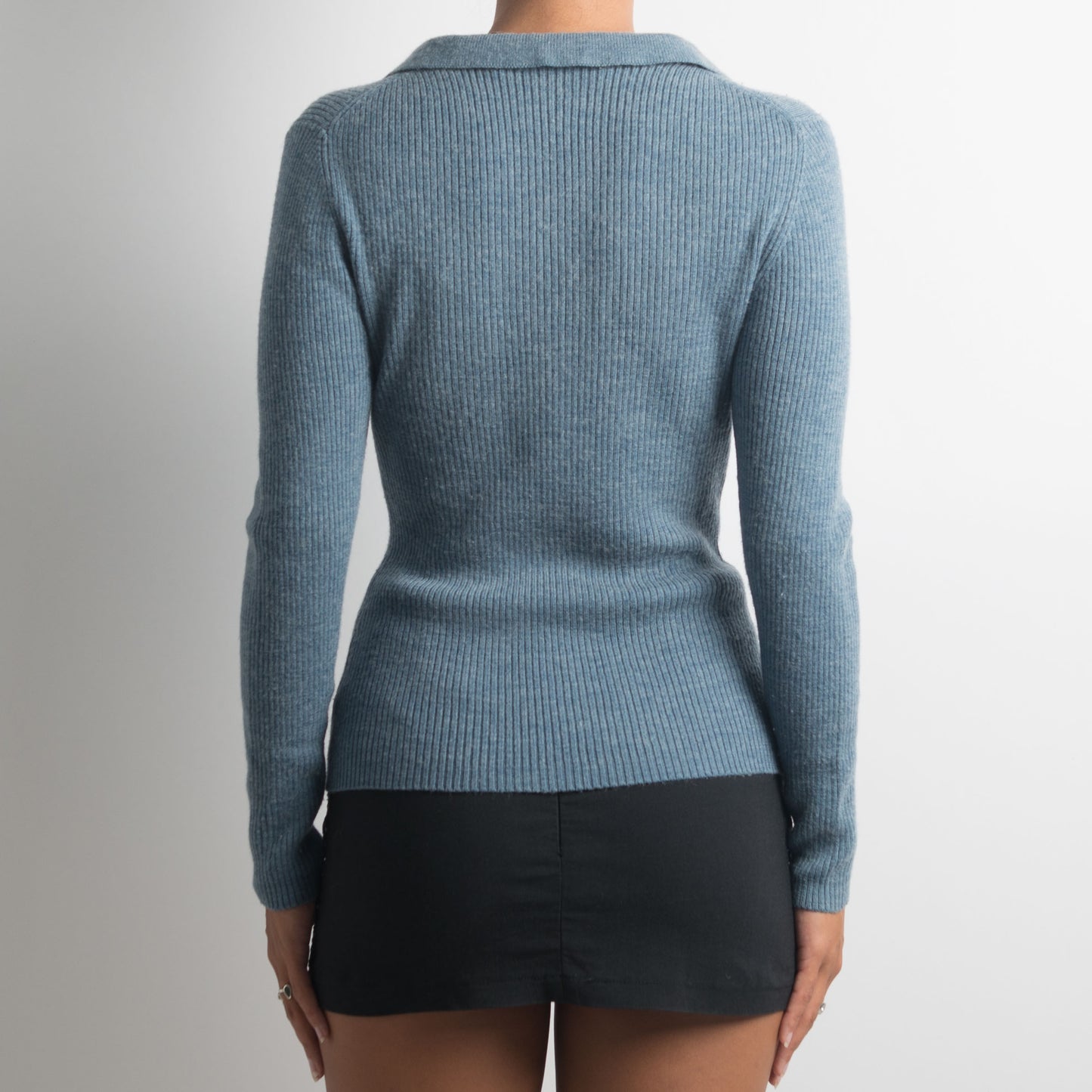 BLUE COLLARED KNIT