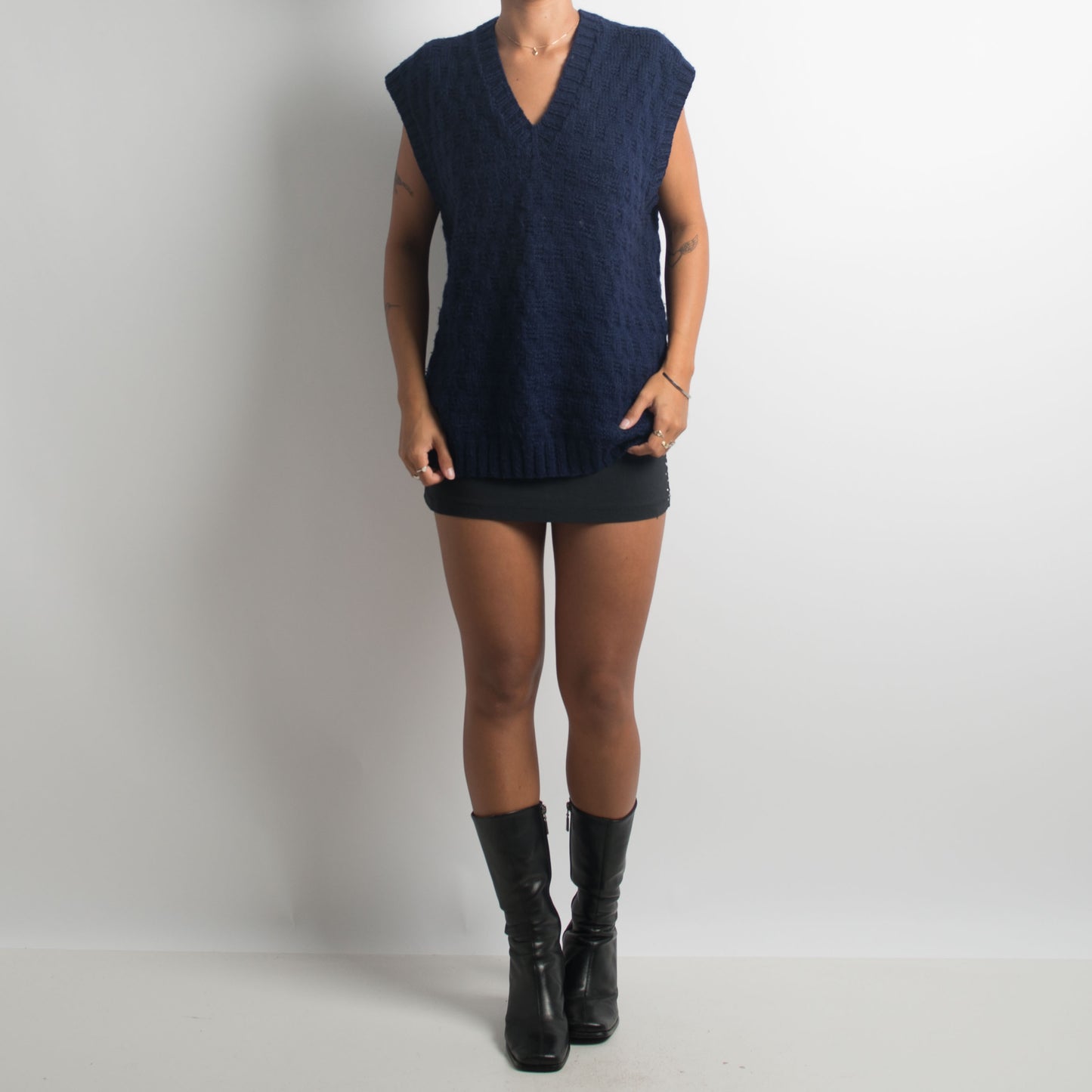 NAVY KNIT VEST