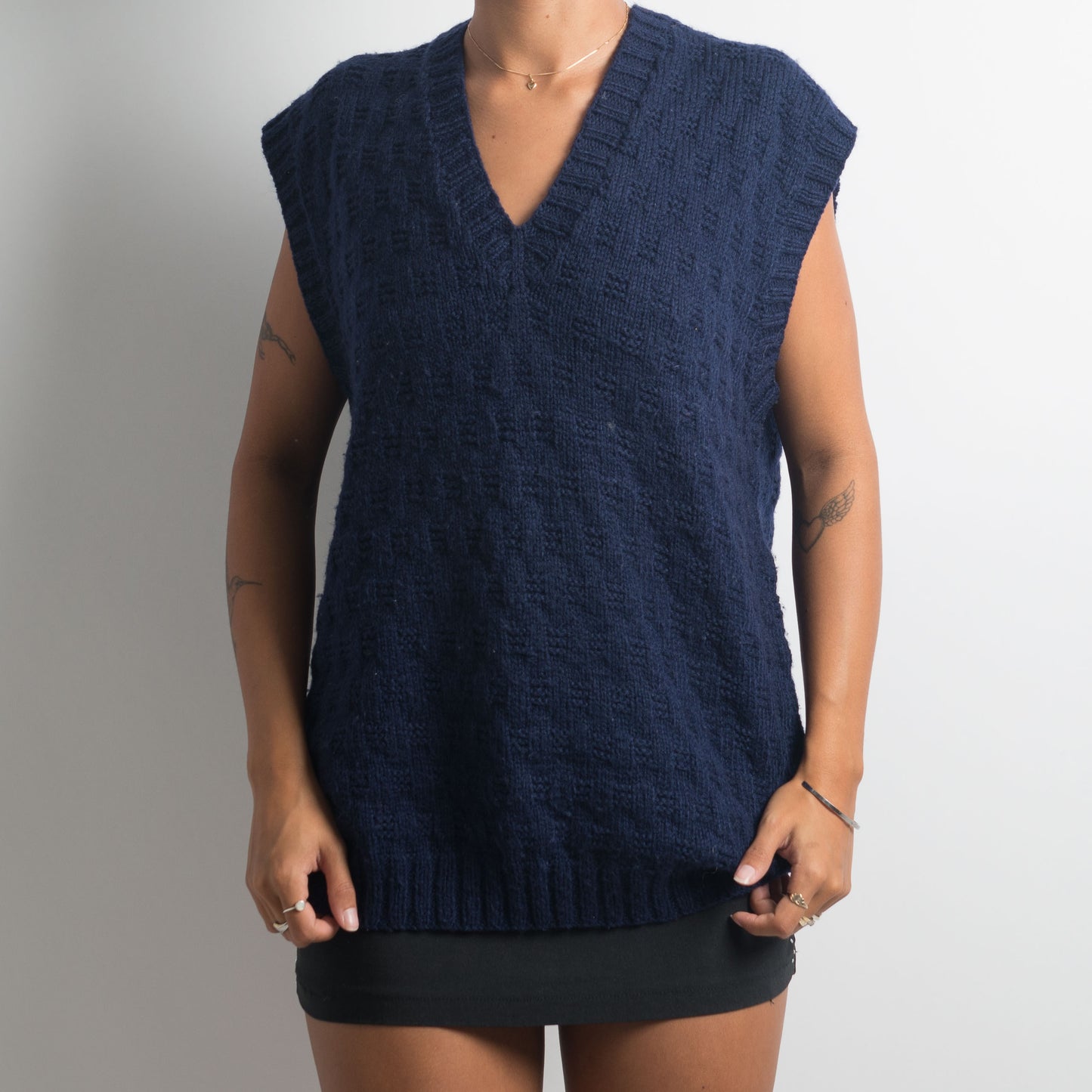 NAVY KNIT VEST