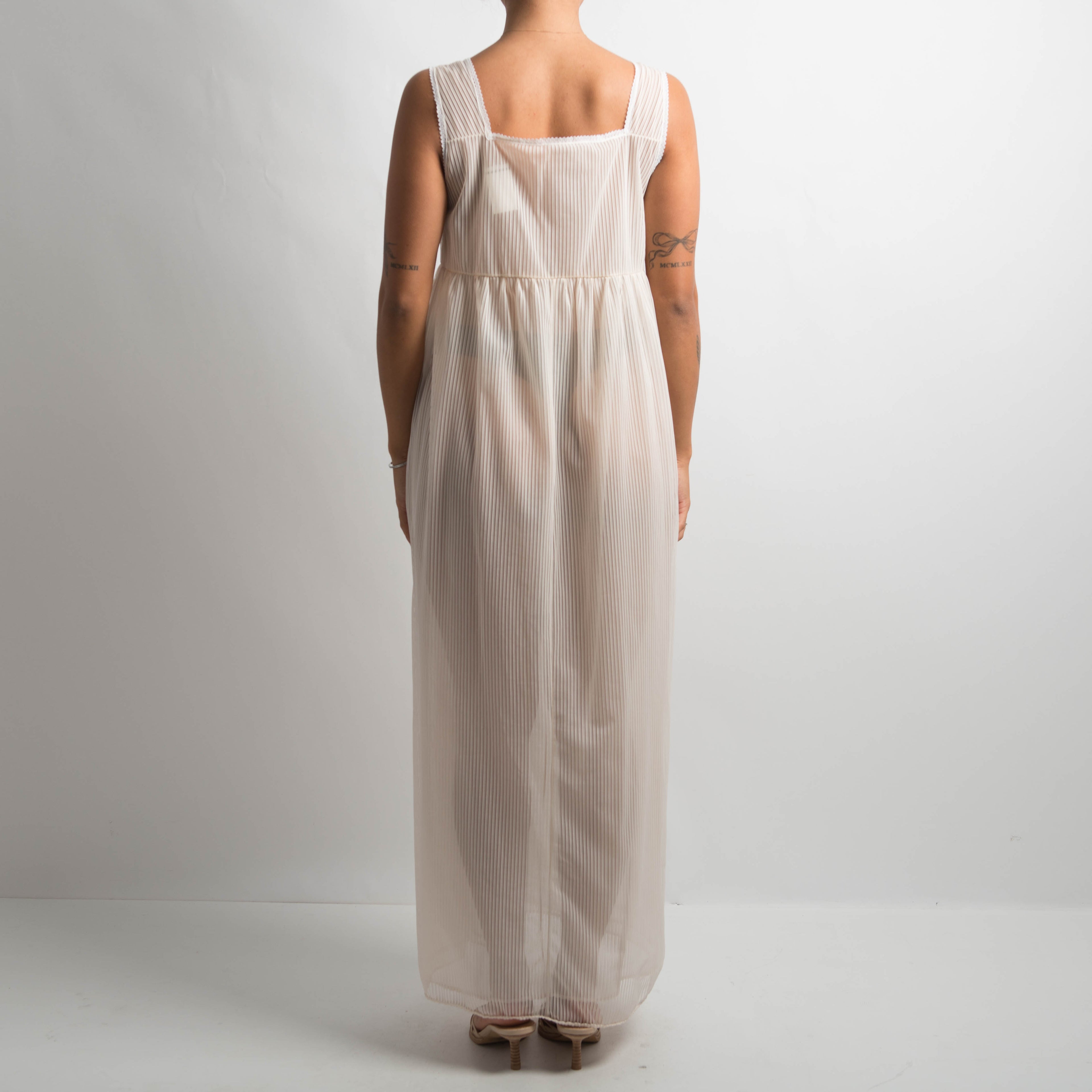 CREAM TEXTURED NIGHTGOWN