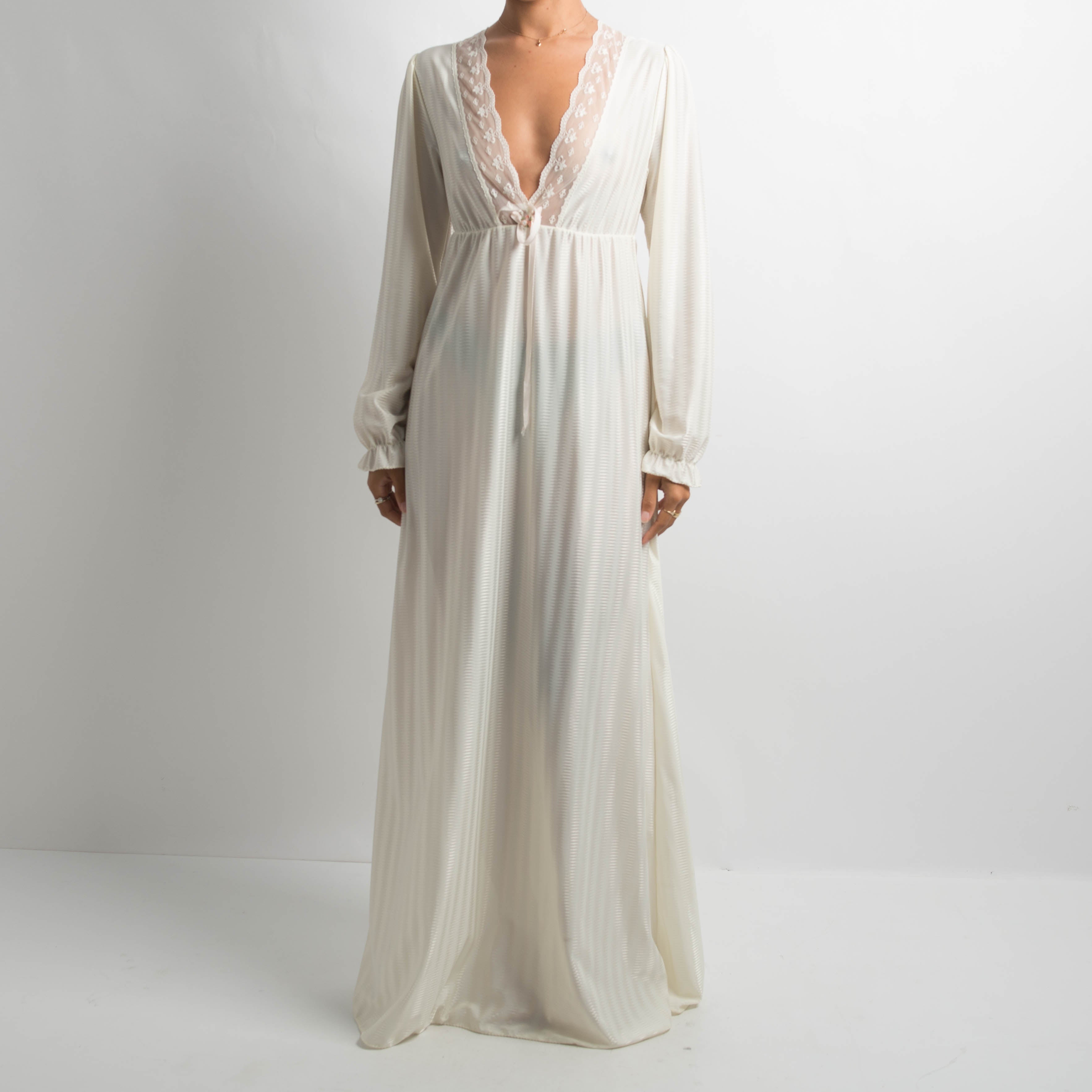 IVORY LONG SLEEVE NIGHTGOWN