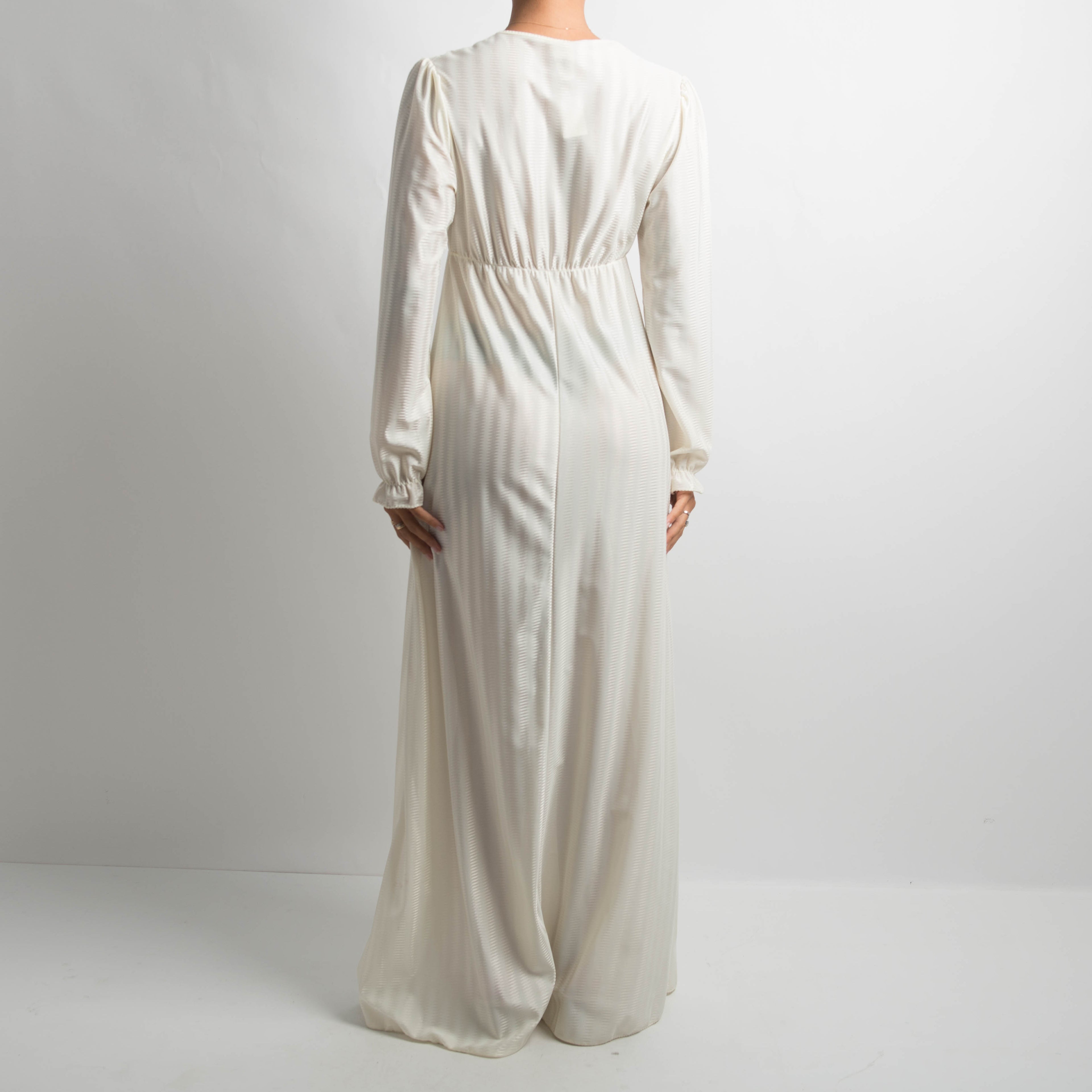 IVORY LONG SLEEVE NIGHTGOWN