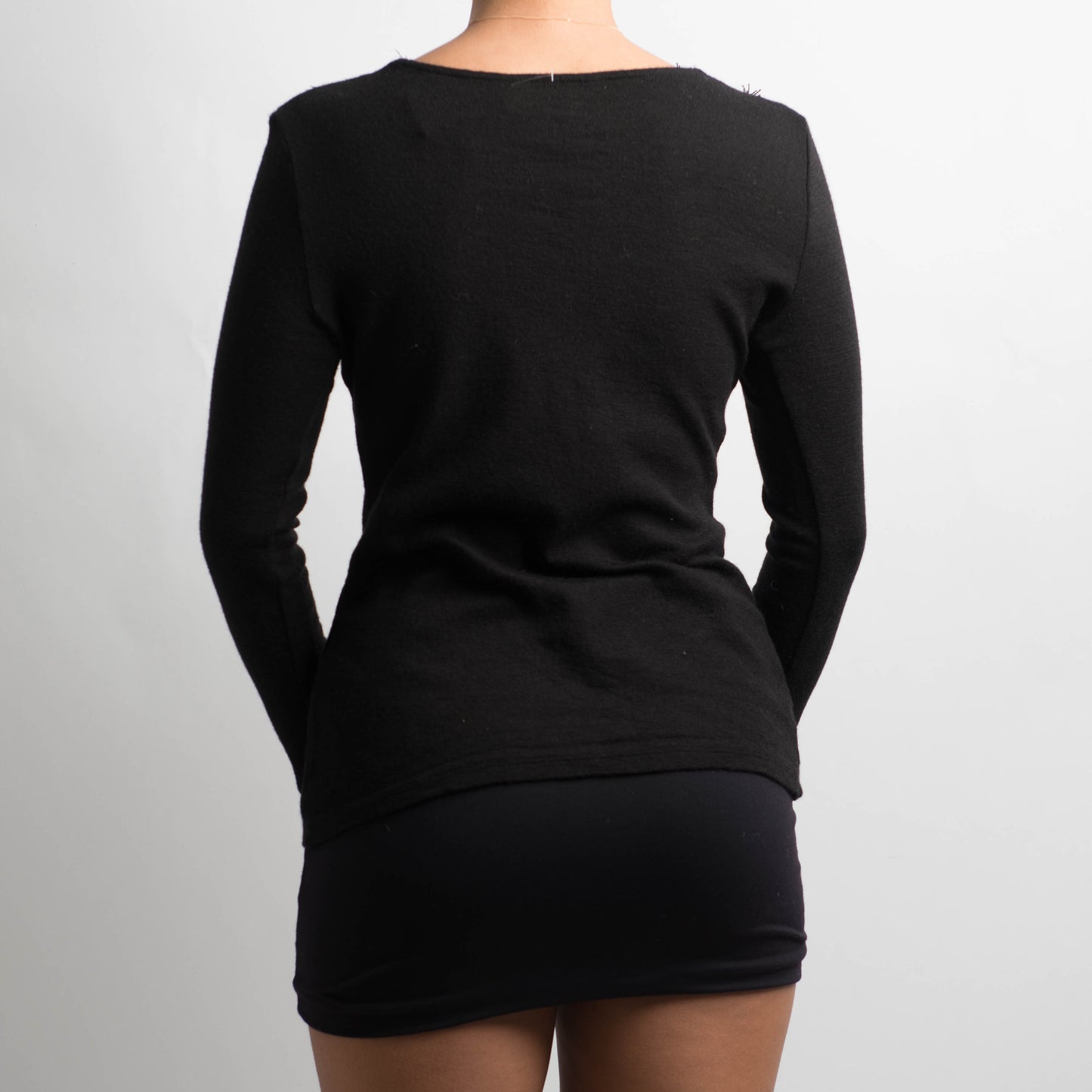 BLACK WOOL LONG SLEEVE TOP