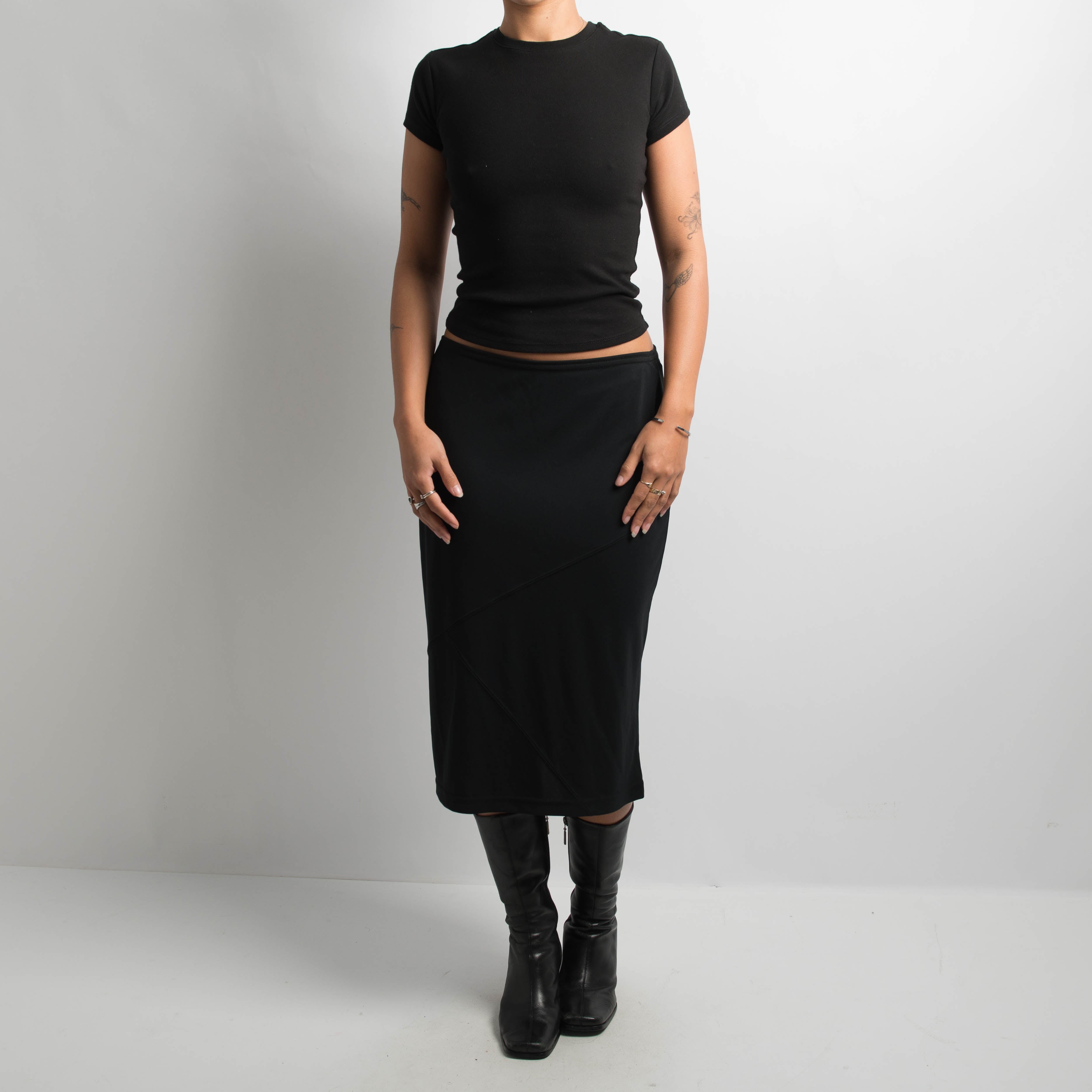 BLACK STRETCH MIDI SKIRT