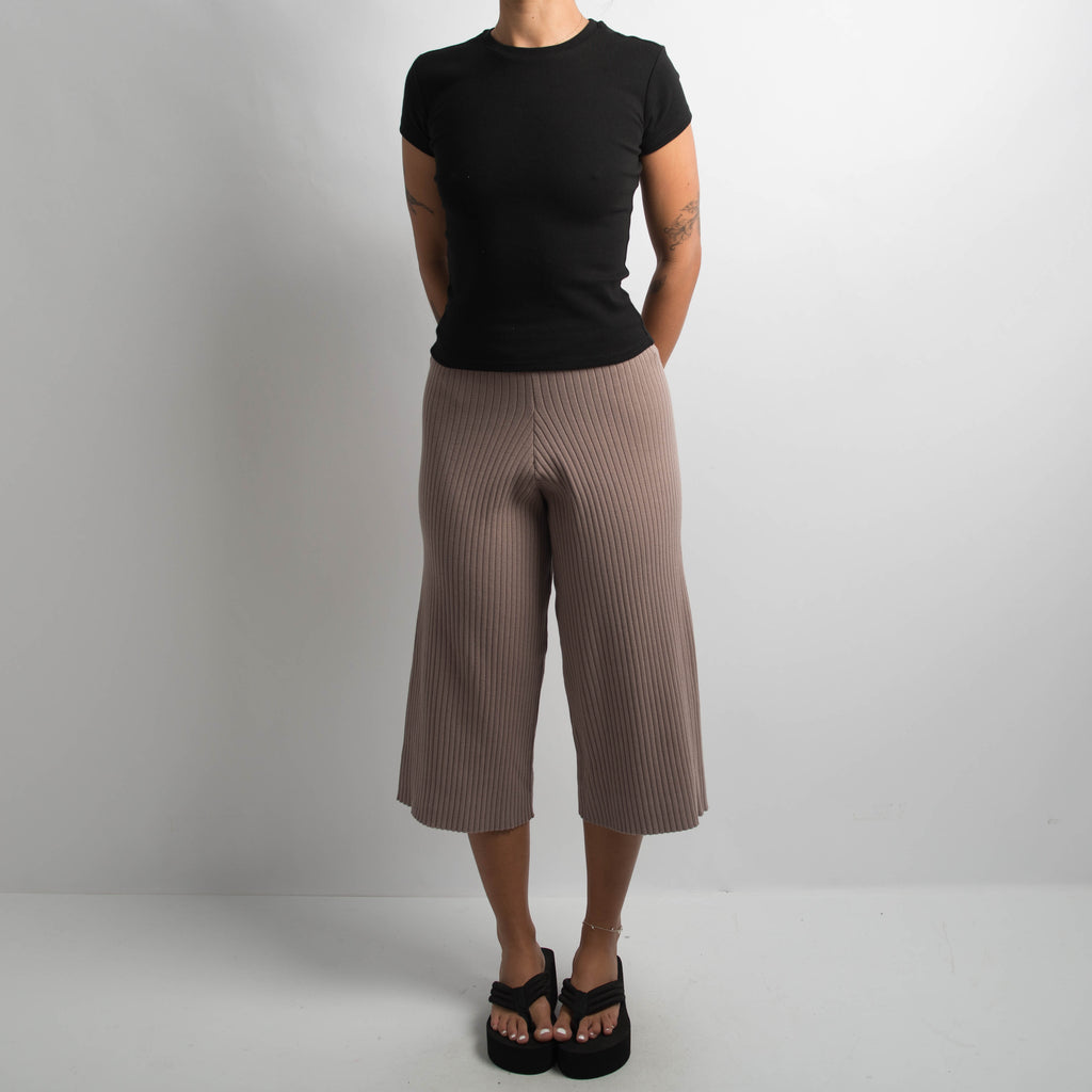 BROWN RIB CROP PANTS