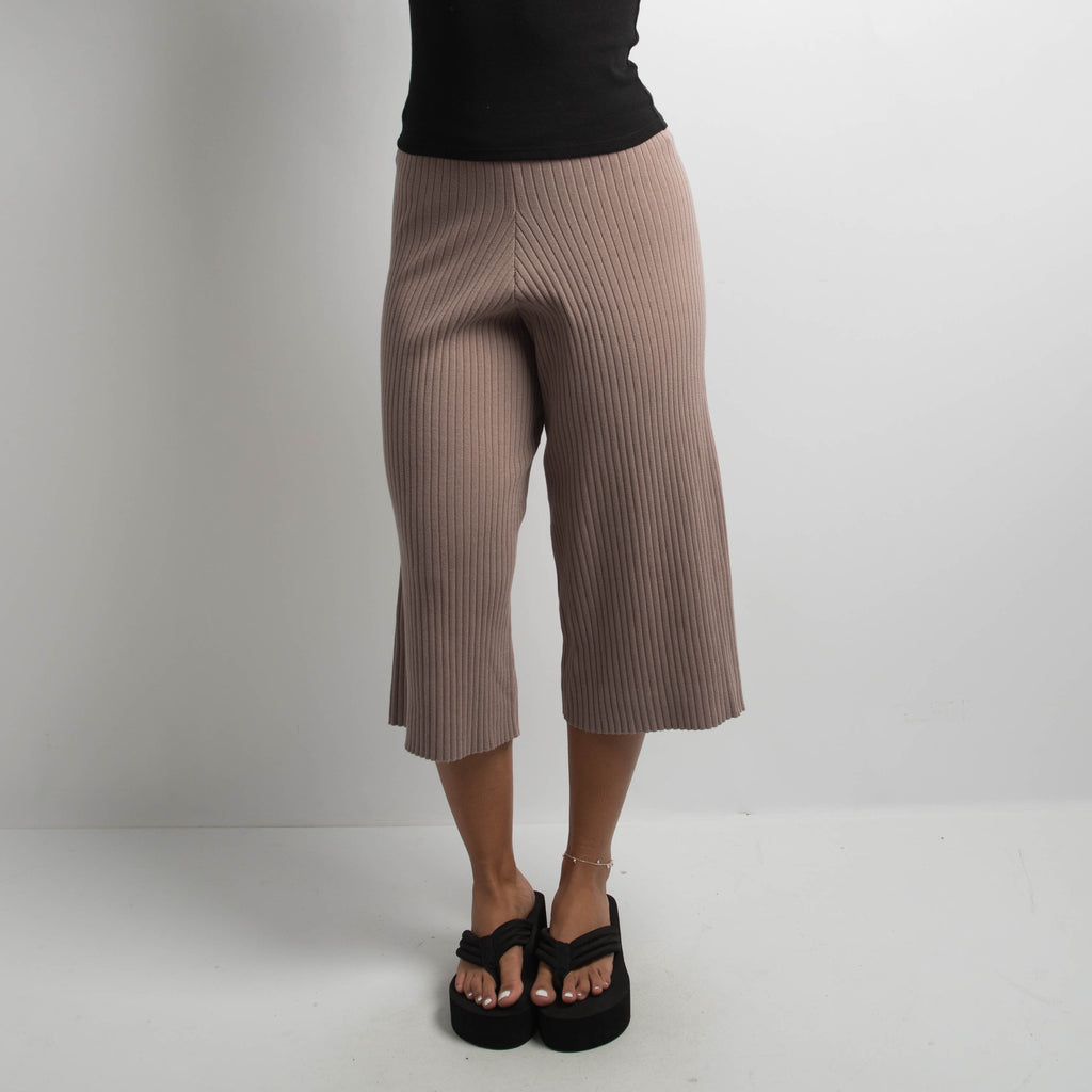 BROWN RIB CROP PANTS