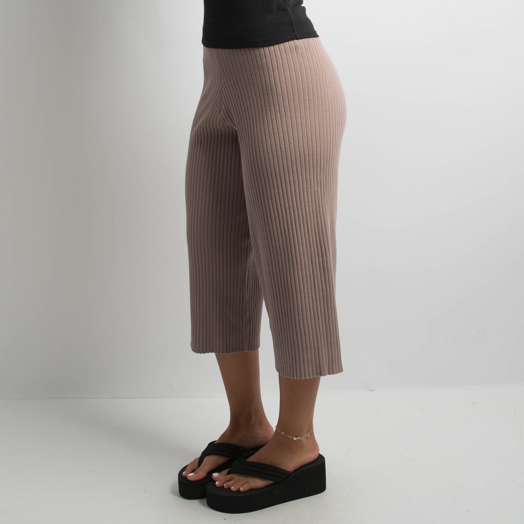 BROWN RIB CROP PANTS