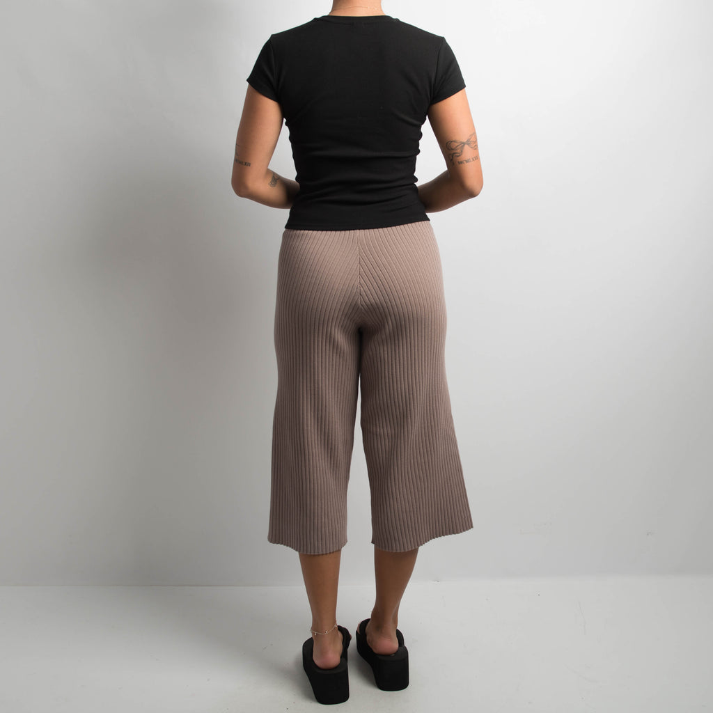 BROWN RIB CROP PANTS