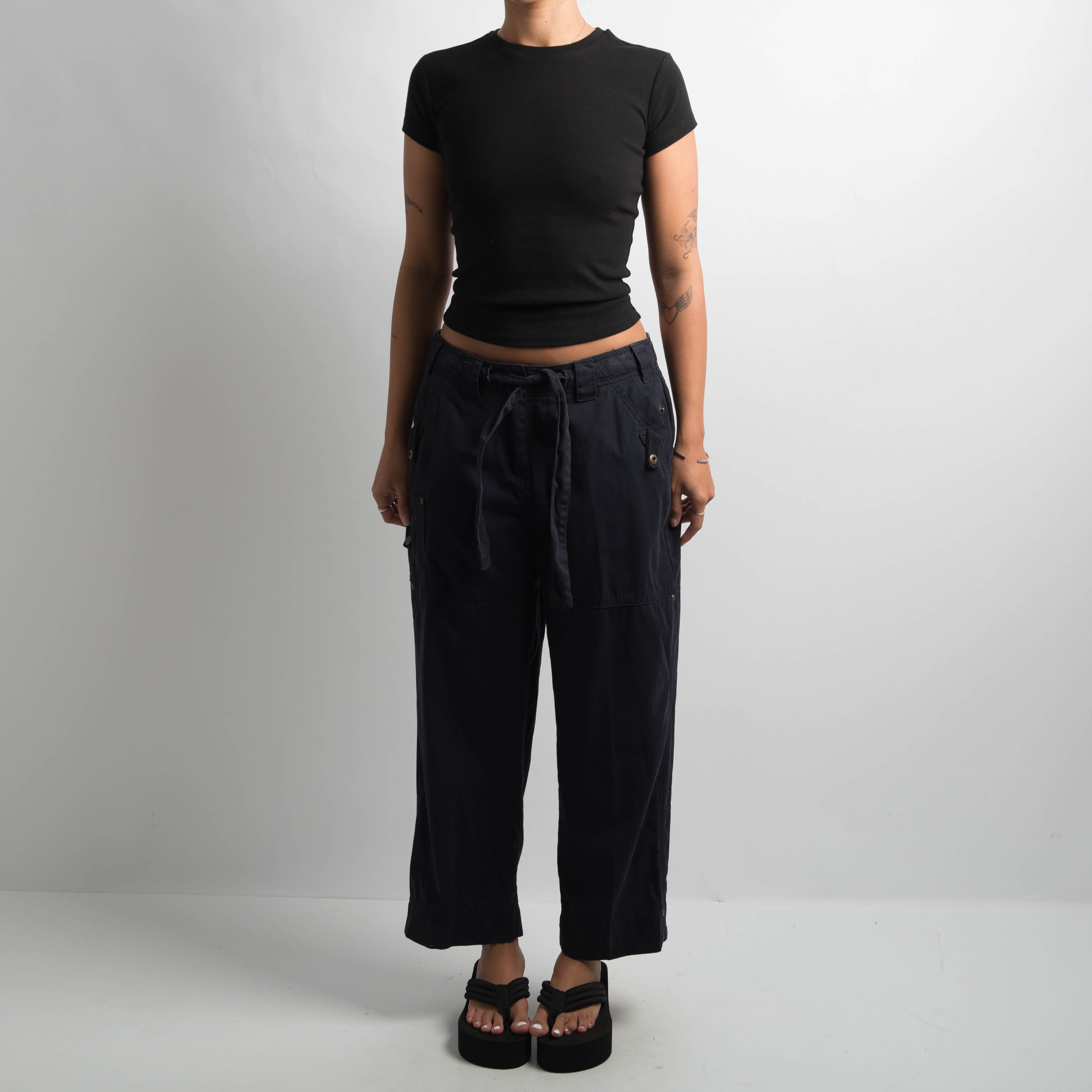 BLACK CROP CARGO PANTS