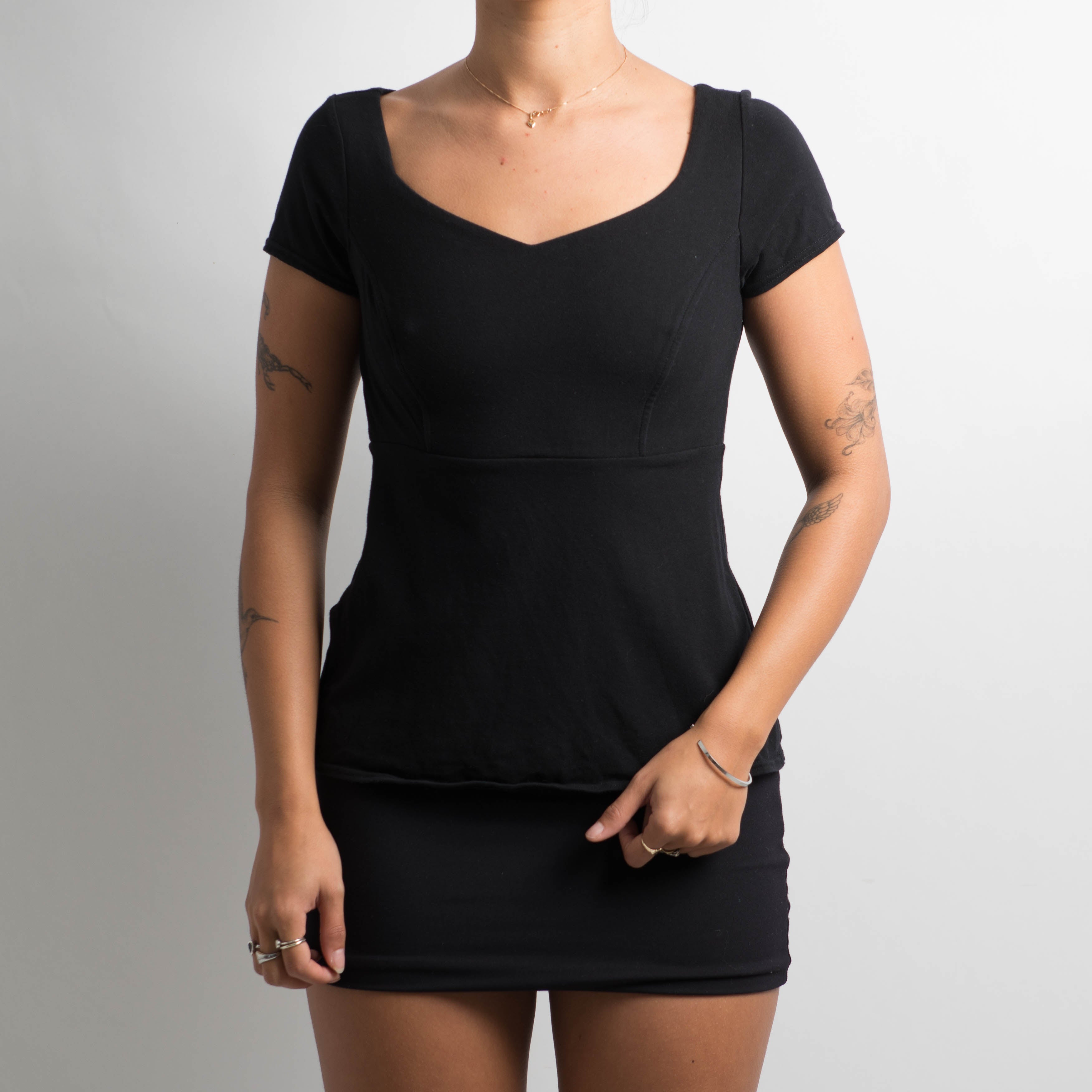 BLACK SHORT SLEEVE TOP