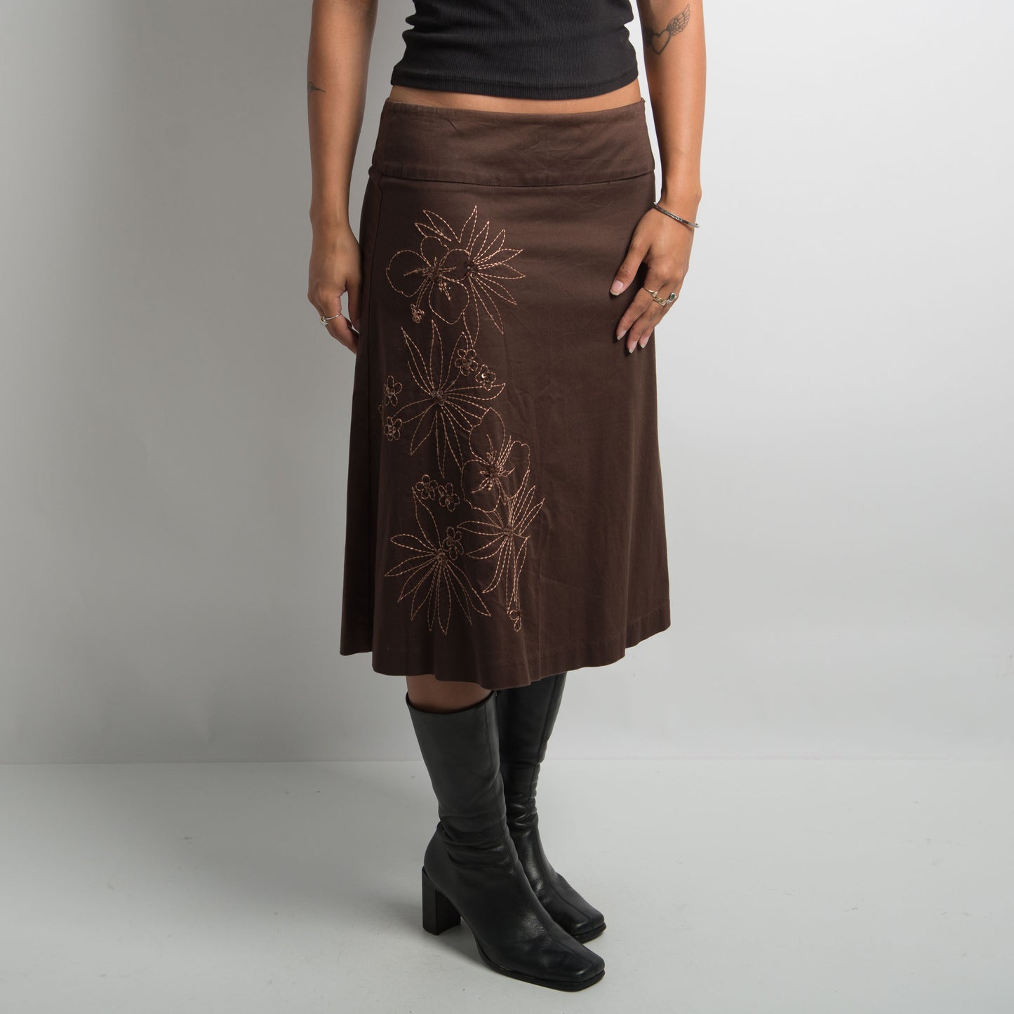 BROWN EMBROIDERED MIDI SKIRT