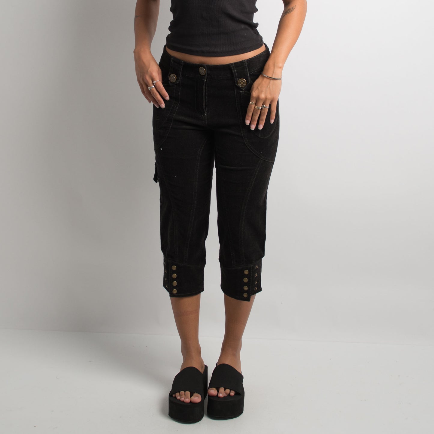 BLACK CORDUROY CAPRI PANTS