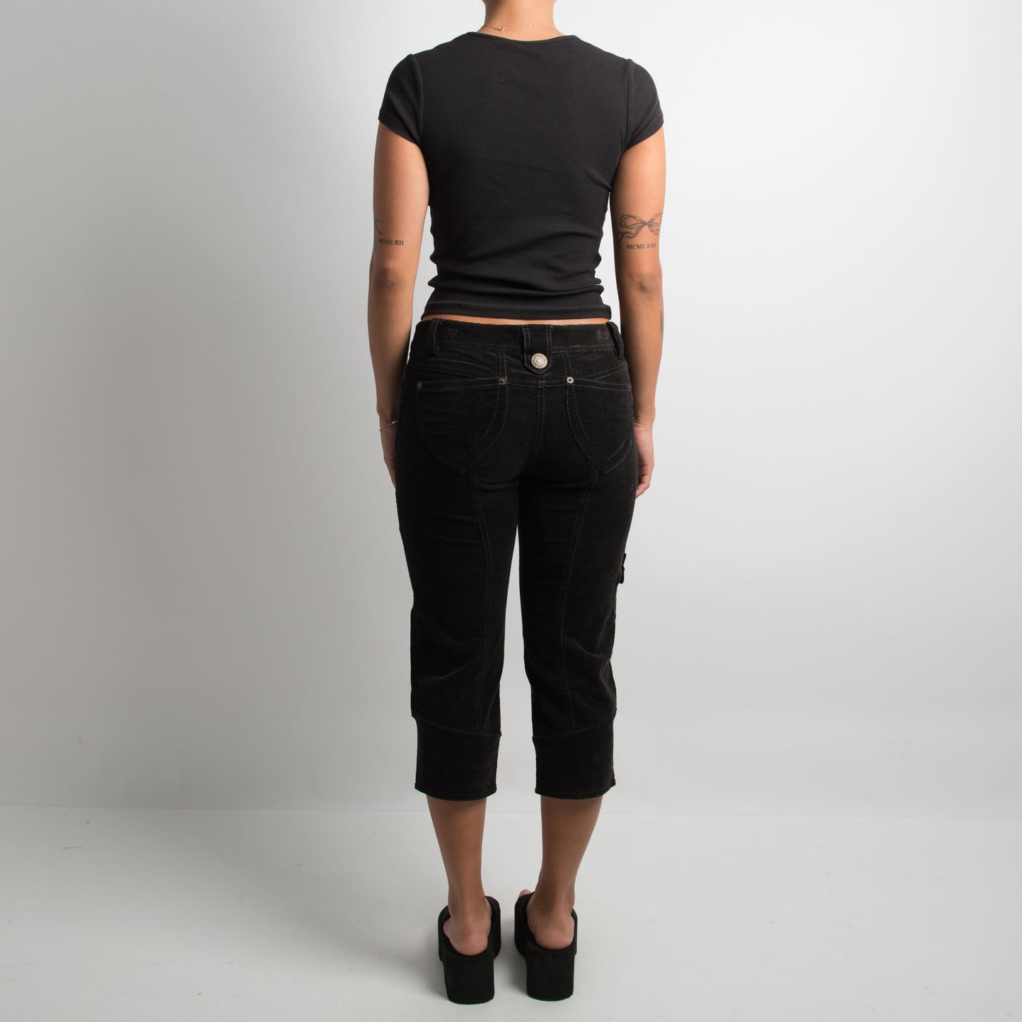 BLACK CORDUROY CAPRI PANTS