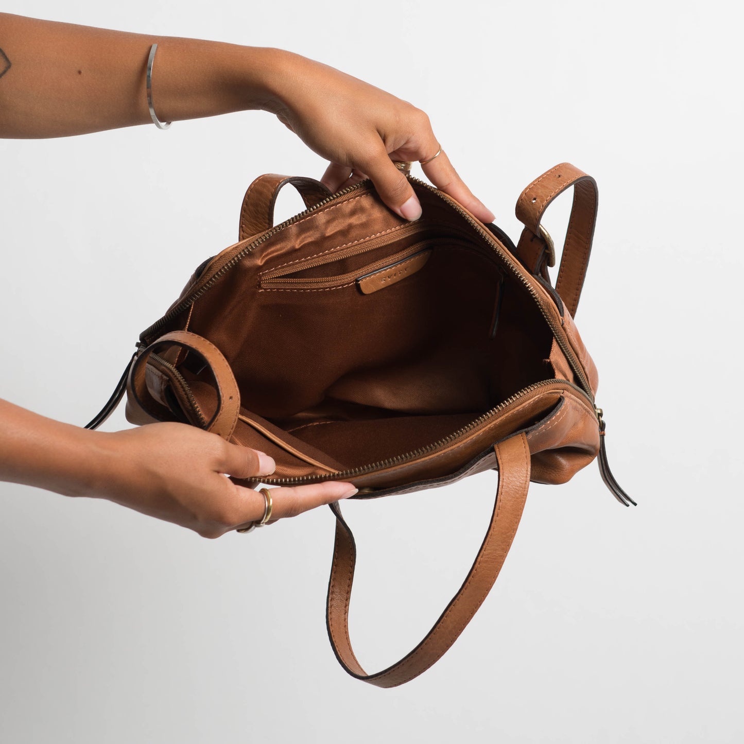 BROWN LEATHER SHOULDER BAG