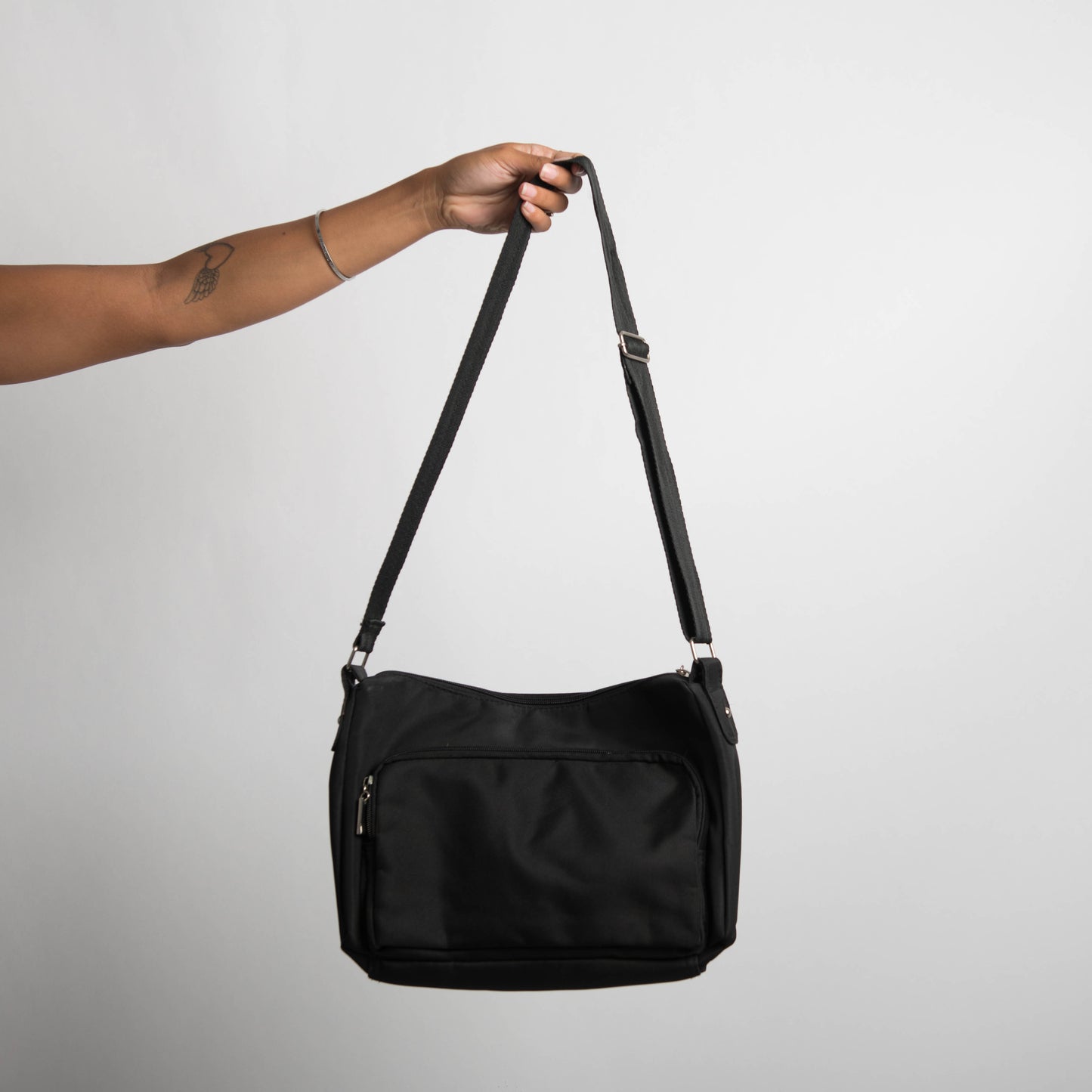 BLACK MESSENGER BAG