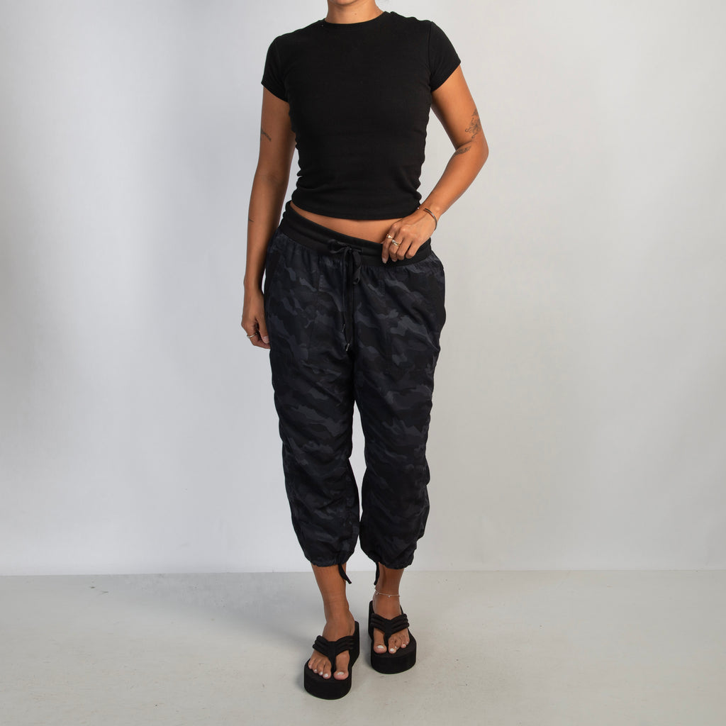 CAMO CAPRI CARGO PANTS