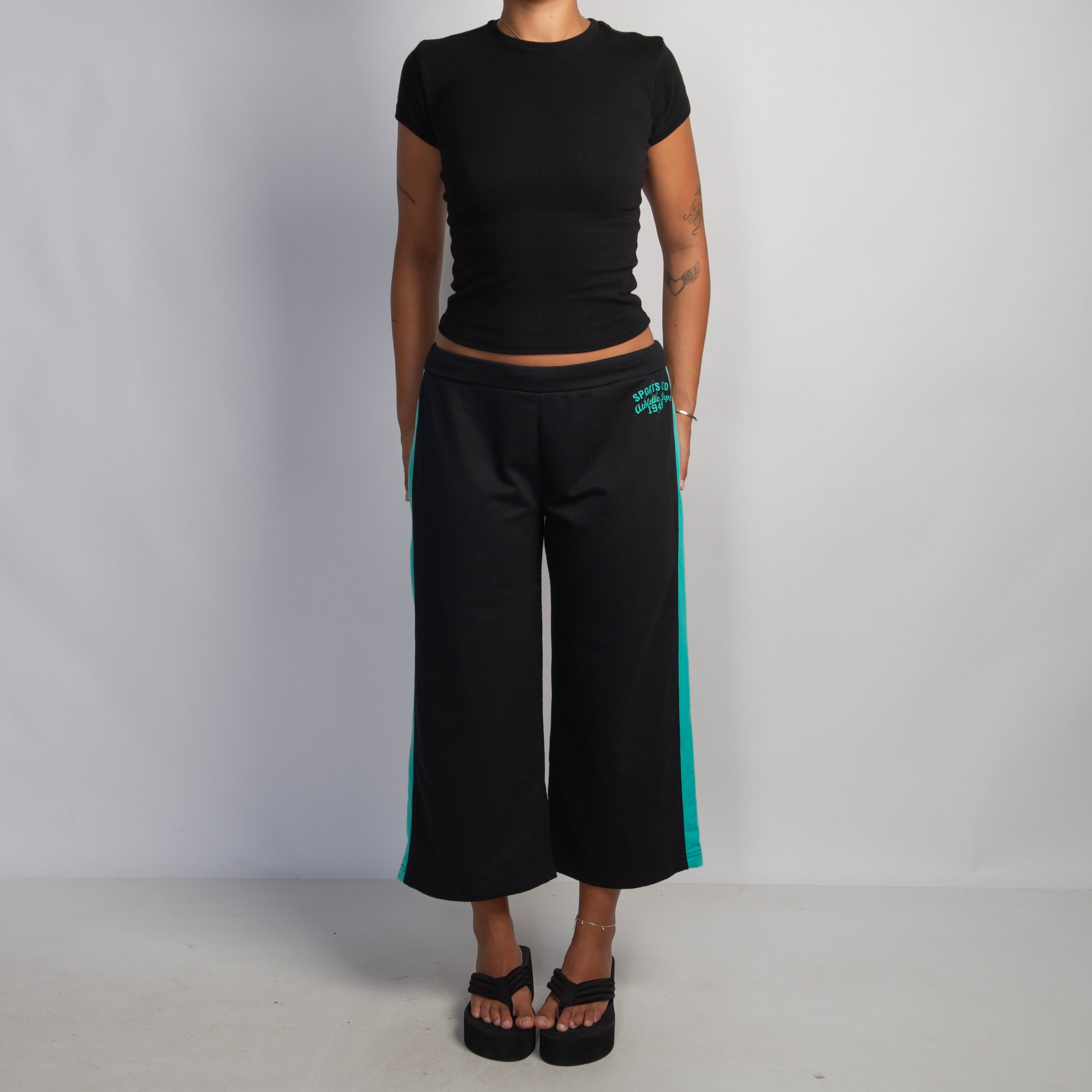 BLACK CROP LOUNGE PANTS