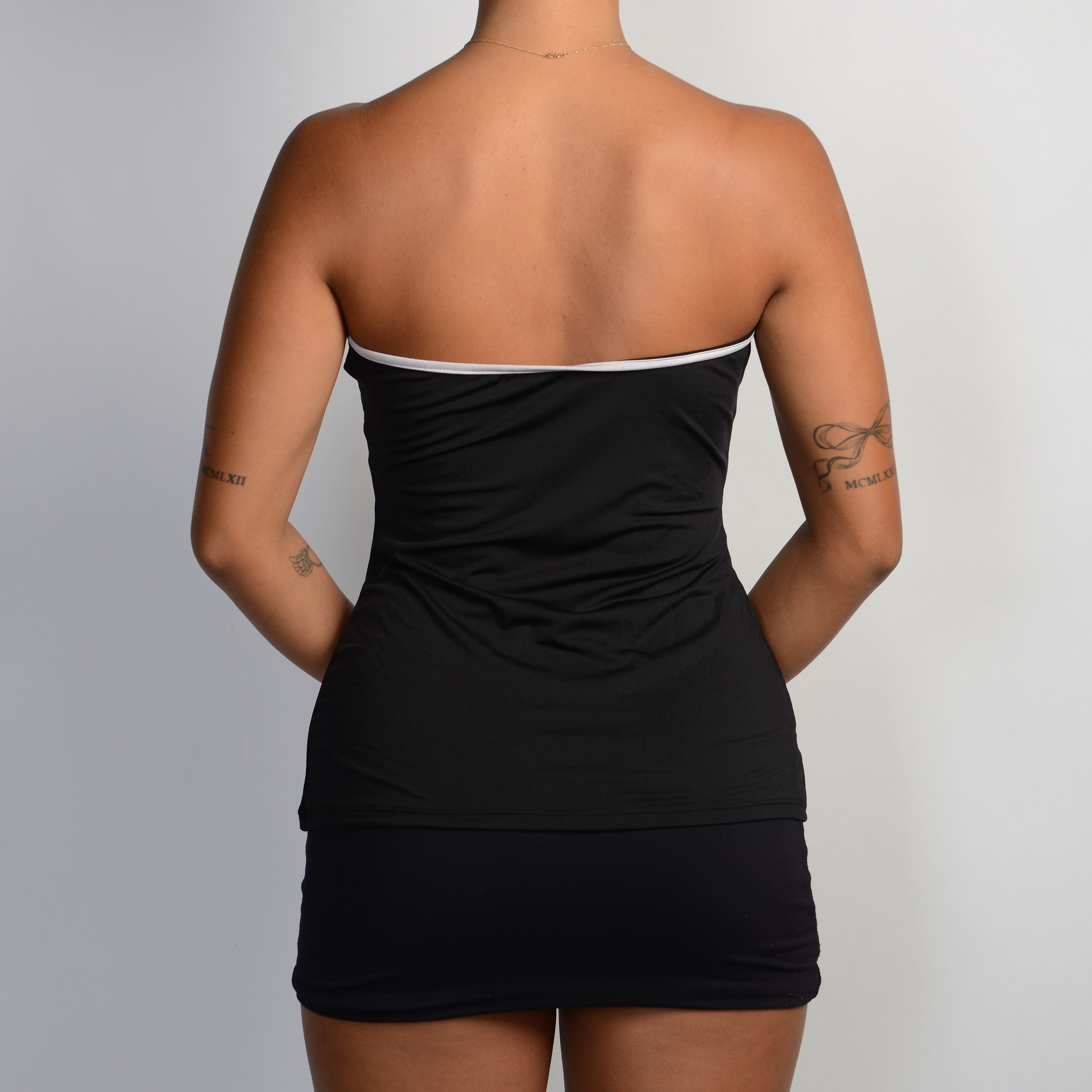 BLACK STRAPLESS TOP