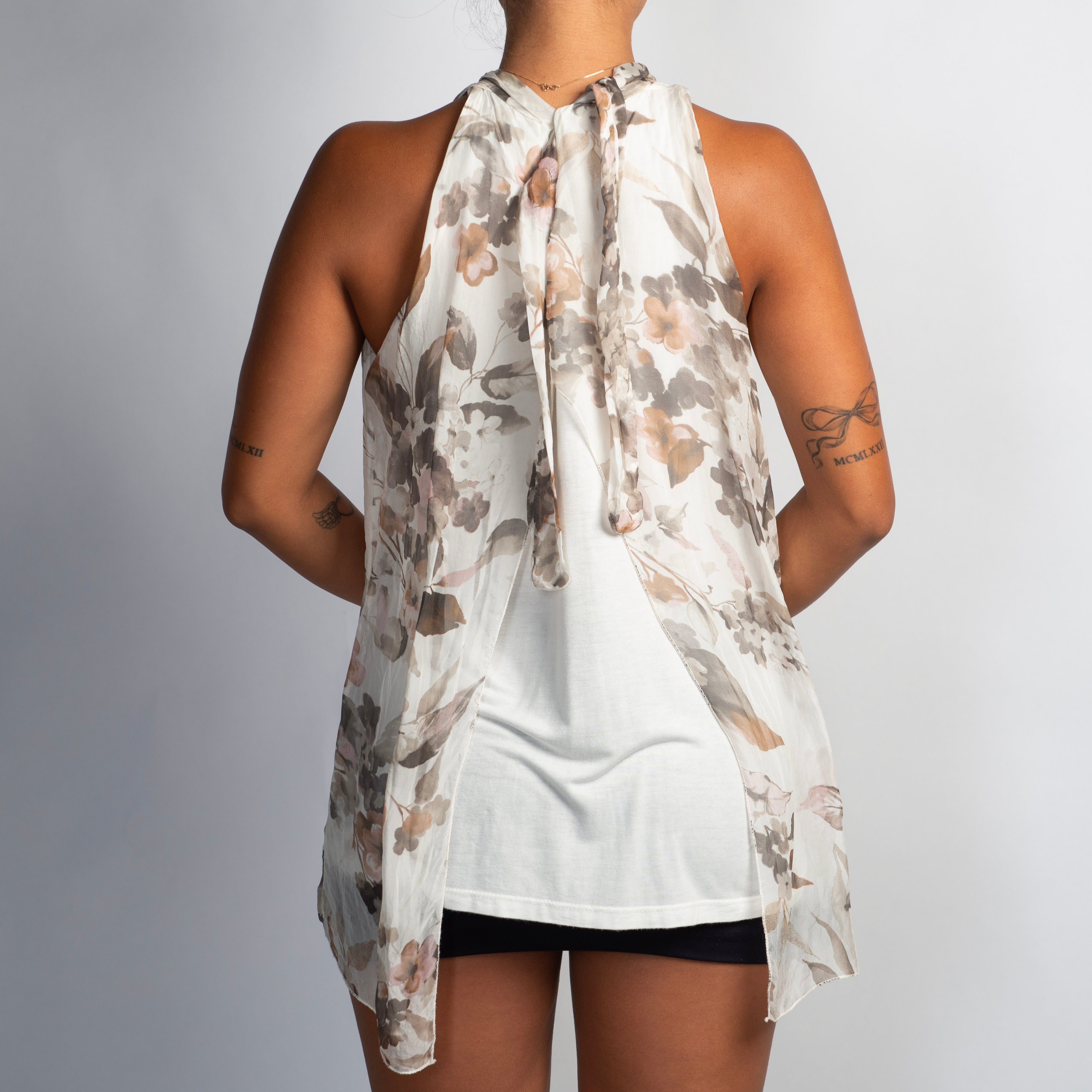 FLORAL SLEEVELESS BLOUSE