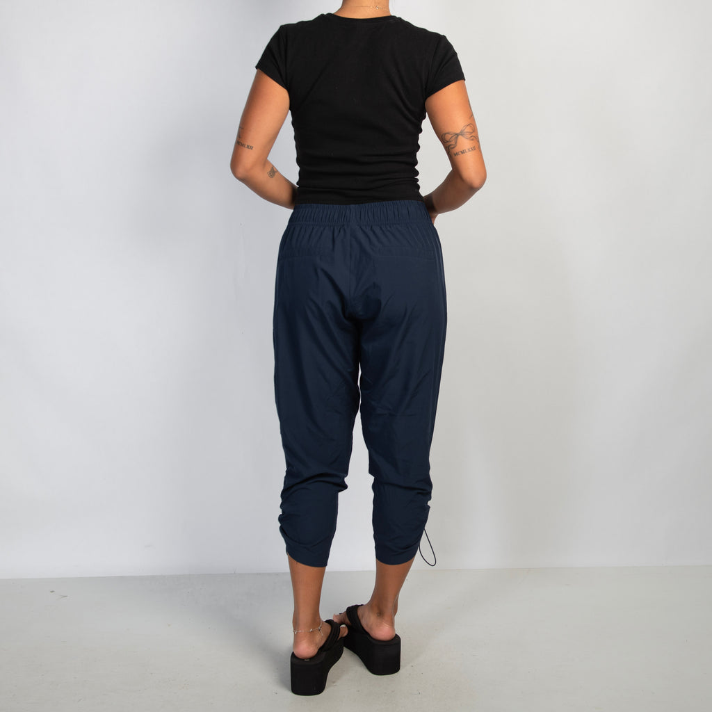 NAVY CROP PANTS