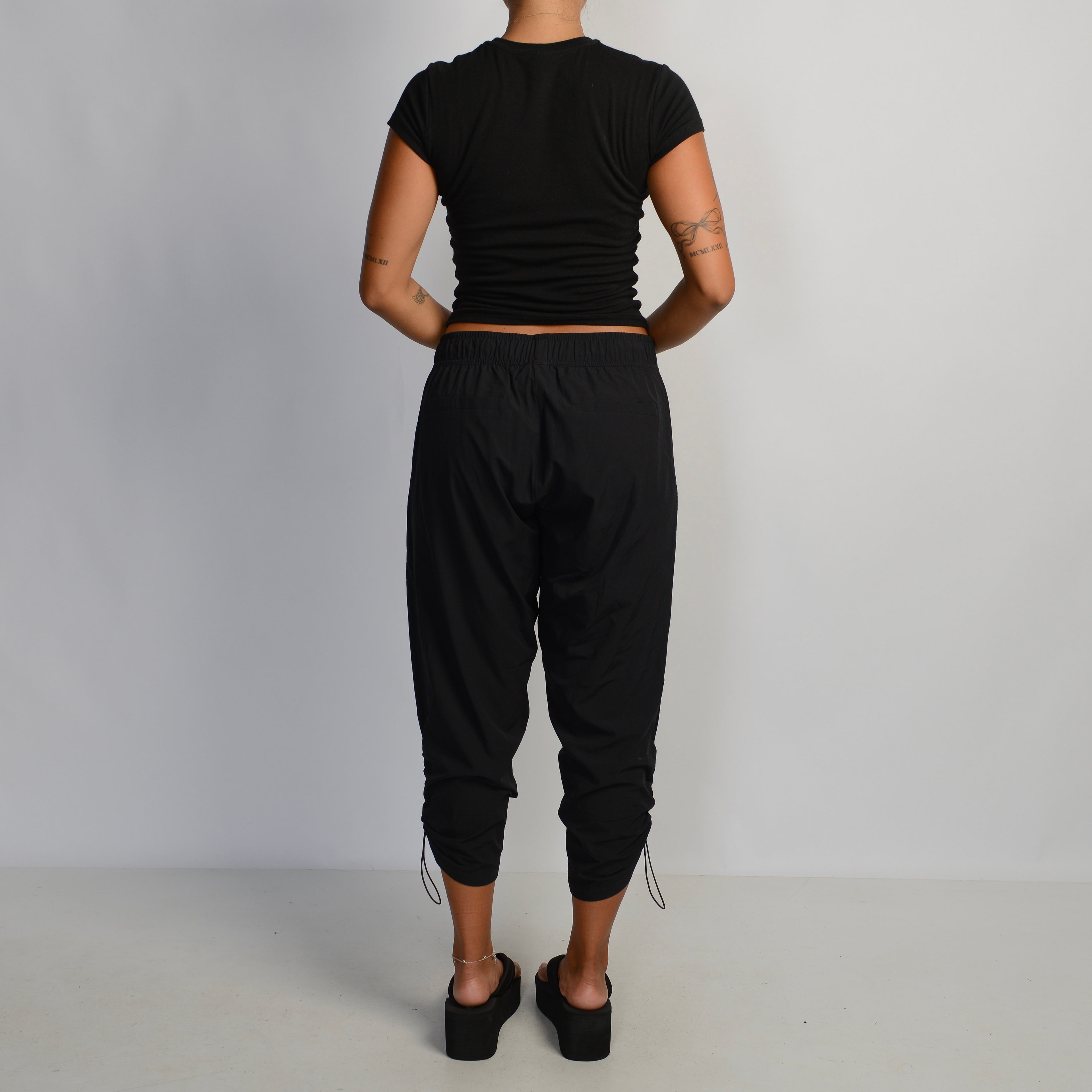 BLACK CROP PANTS