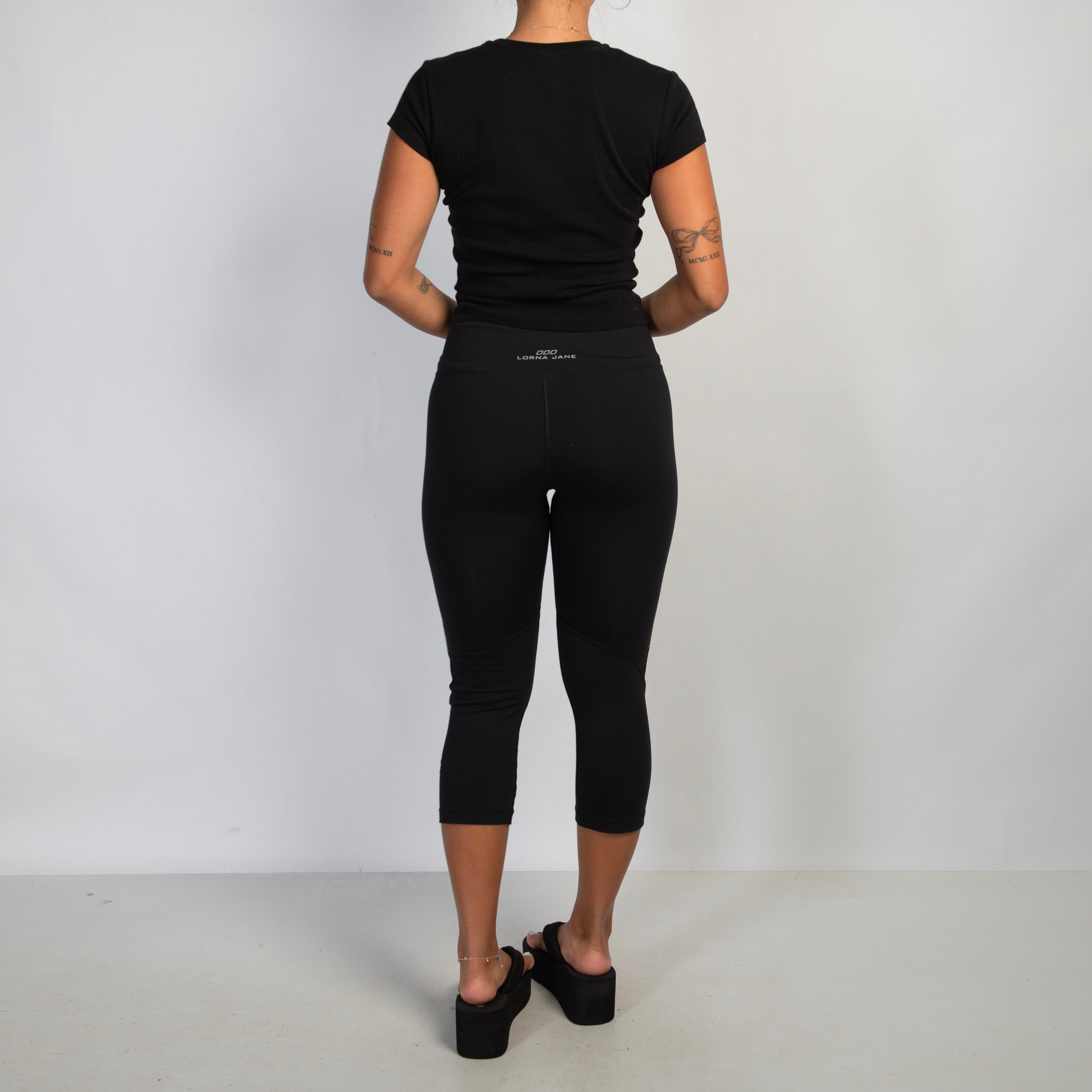 BLACK CAPRI TIGHTS