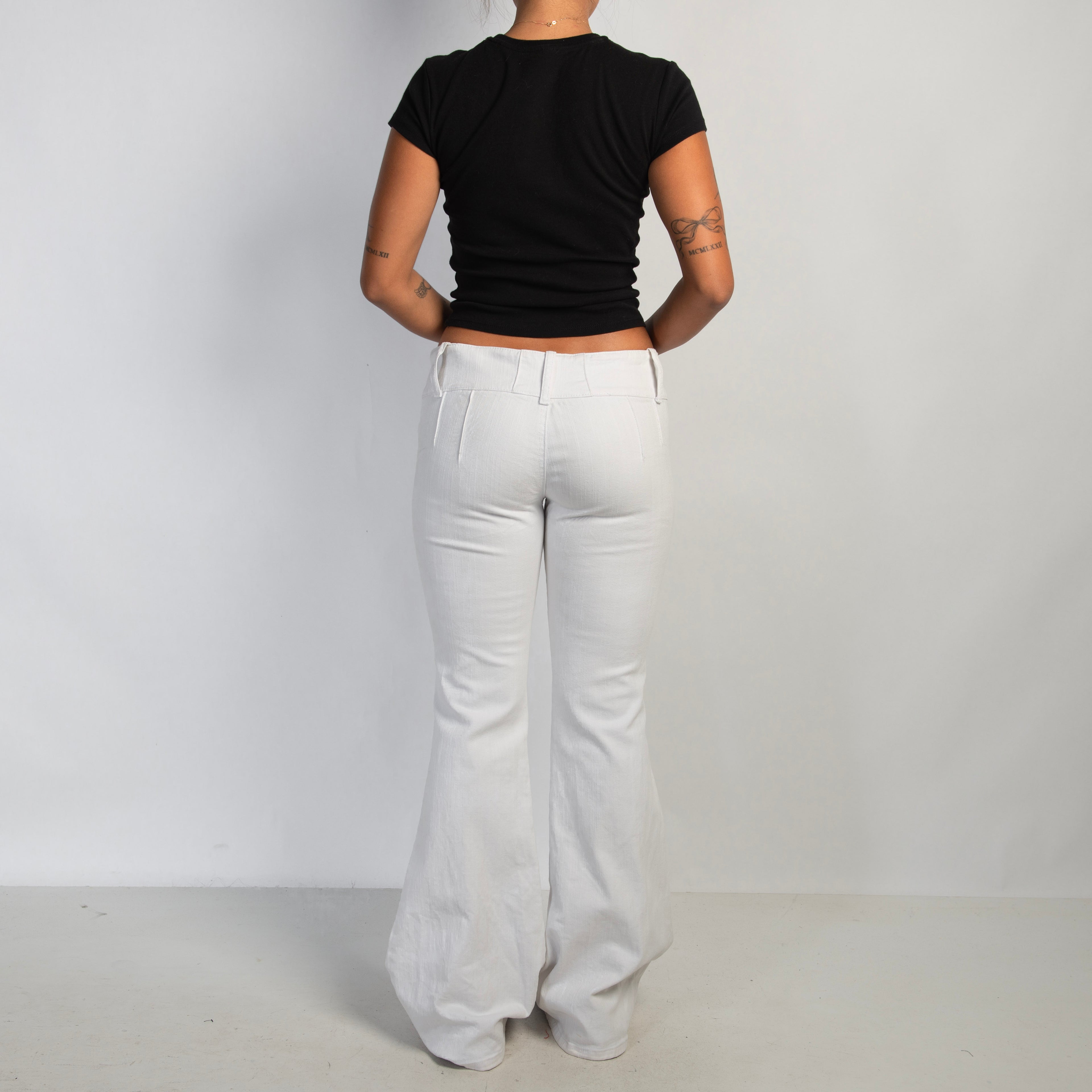 WHITE FLARED DENIM JEANS