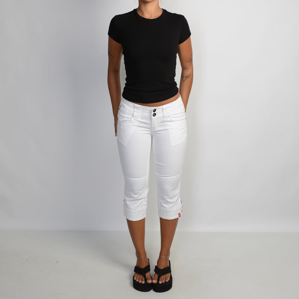 WHITE CAPRI PANTS