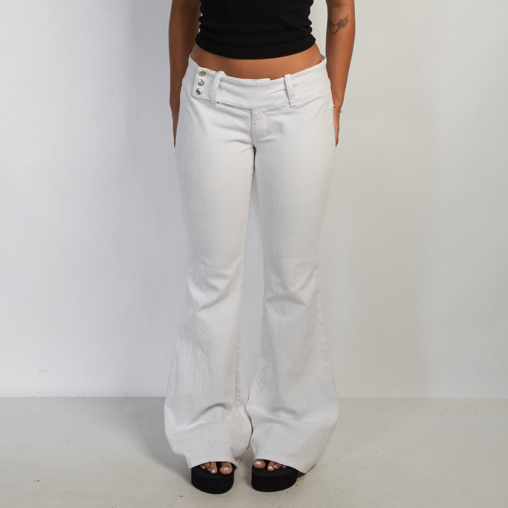 WHITE FLARED DENIM JEANS