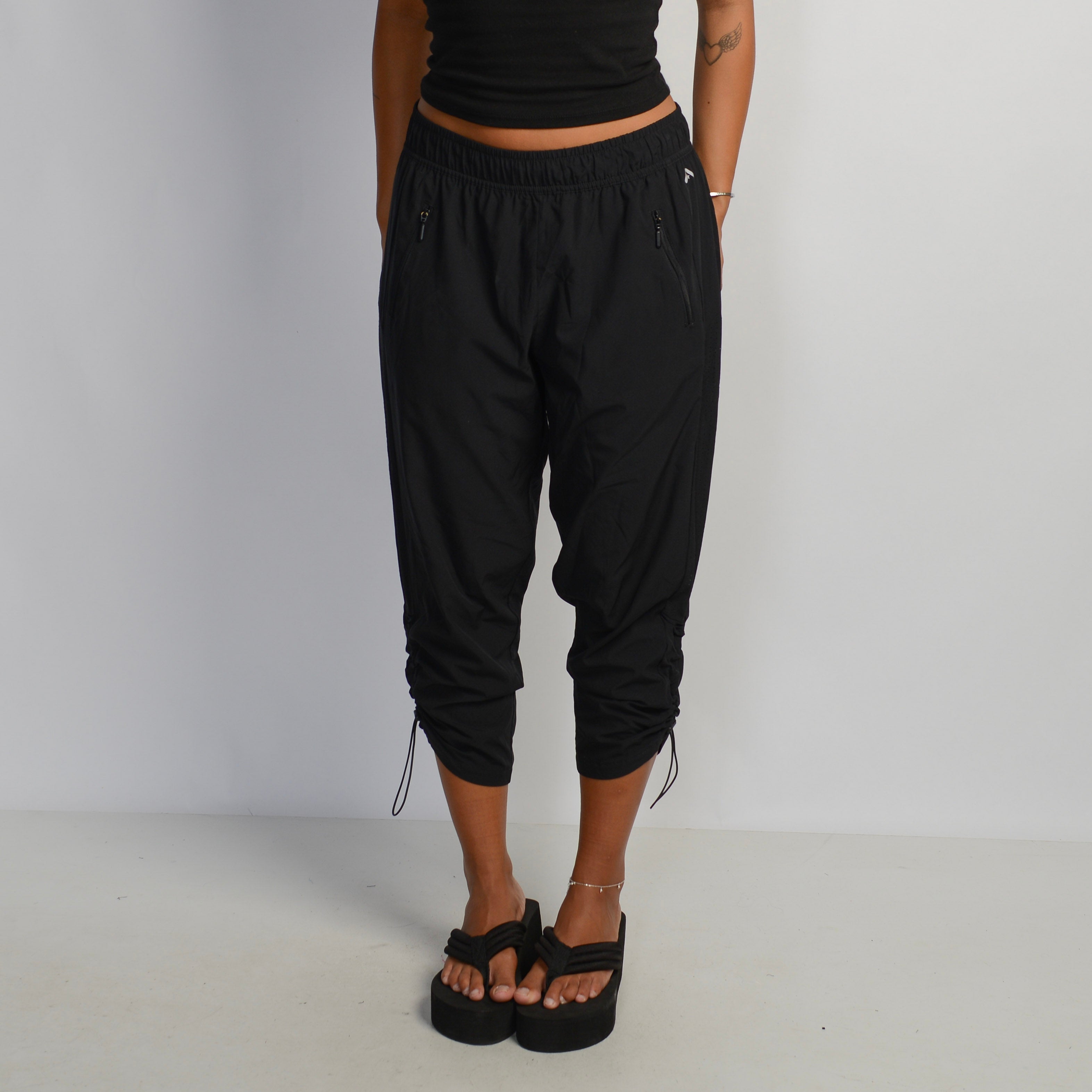 BLACK CROP PANTS
