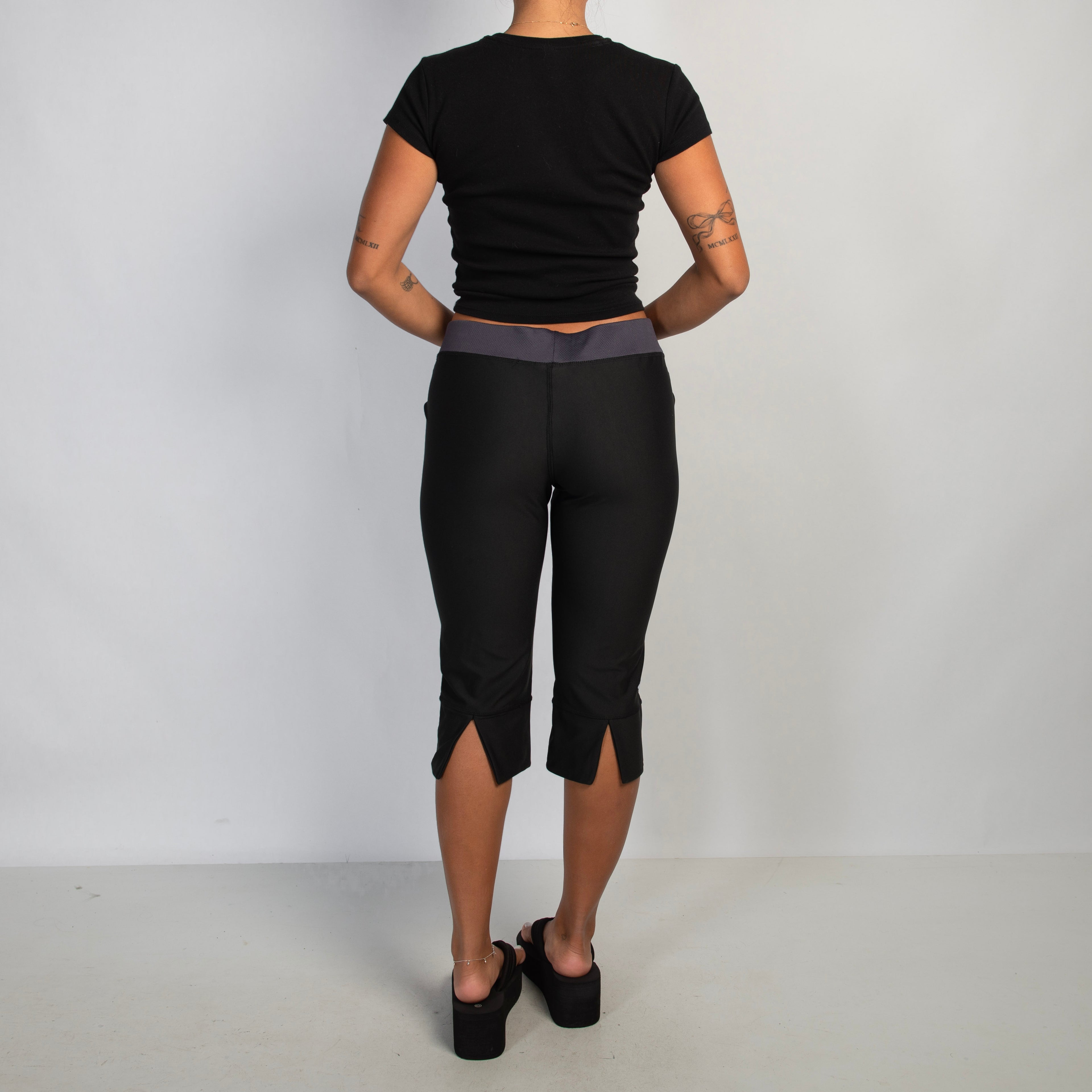 KICK FLARE CAPRI TIGHTS