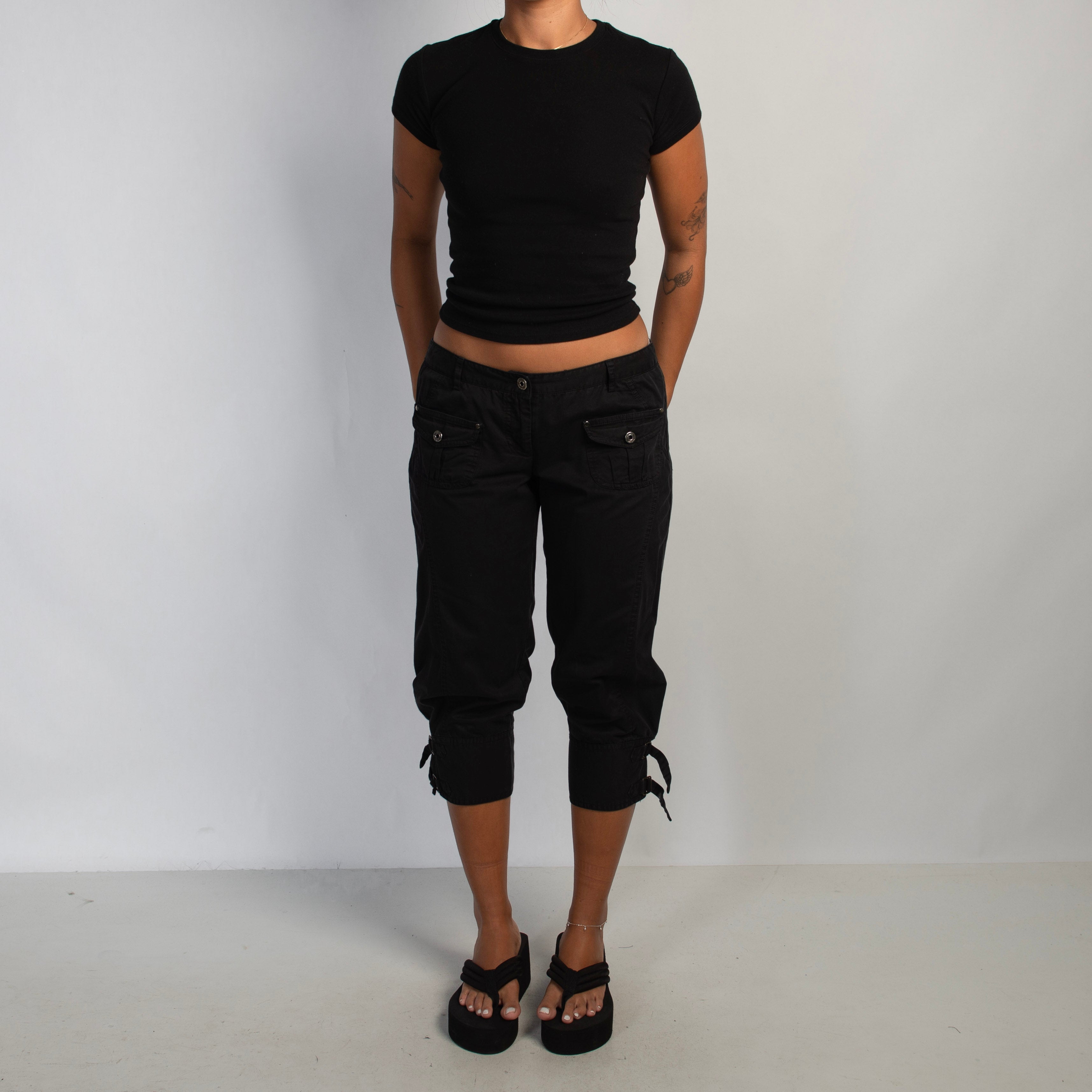 BLACK CAPRI CARGO PANTS