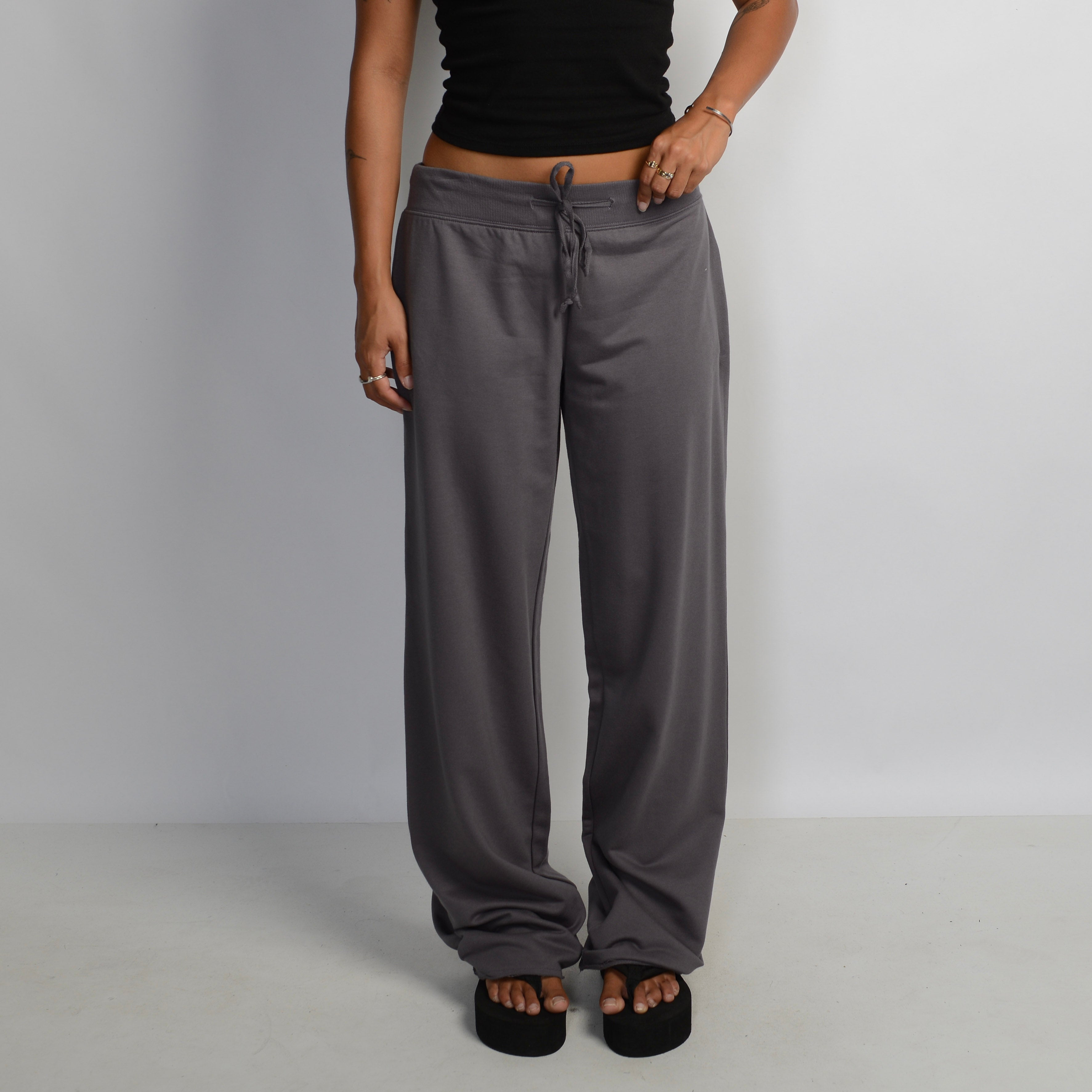 GREY DRAWSTRING SWEATPANTS