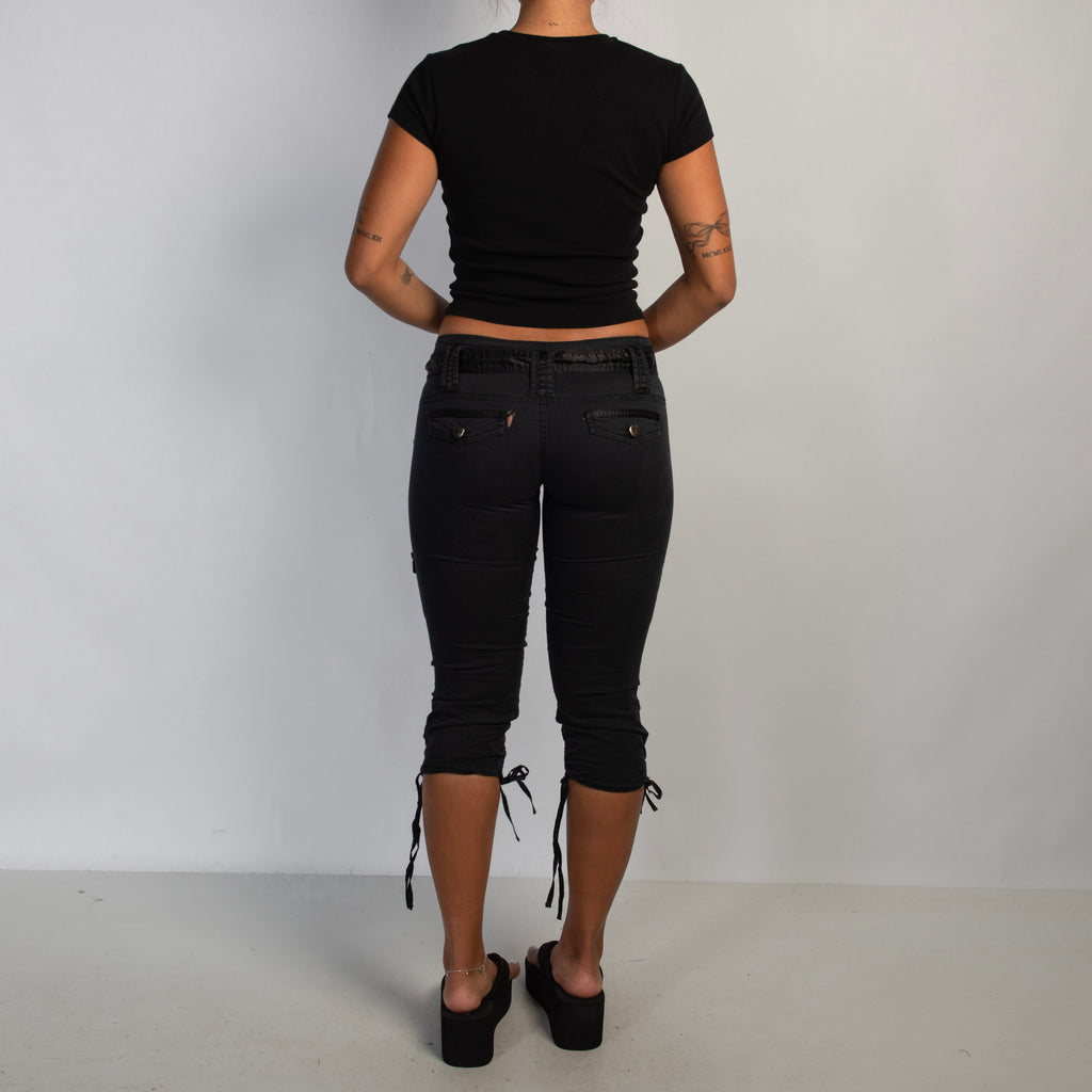 BLACK CAPRI CARGO PANTS