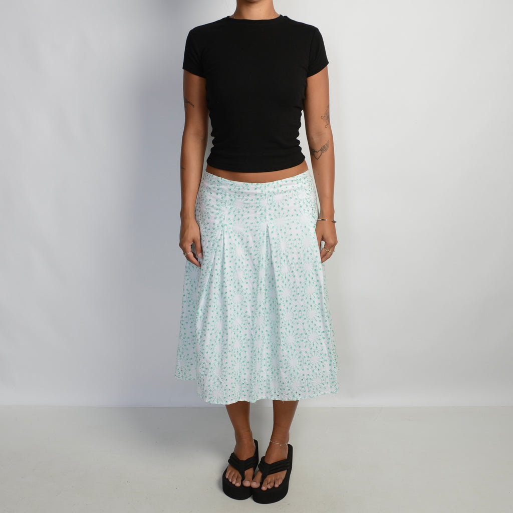WHITE EMBROIDERED SKIRT