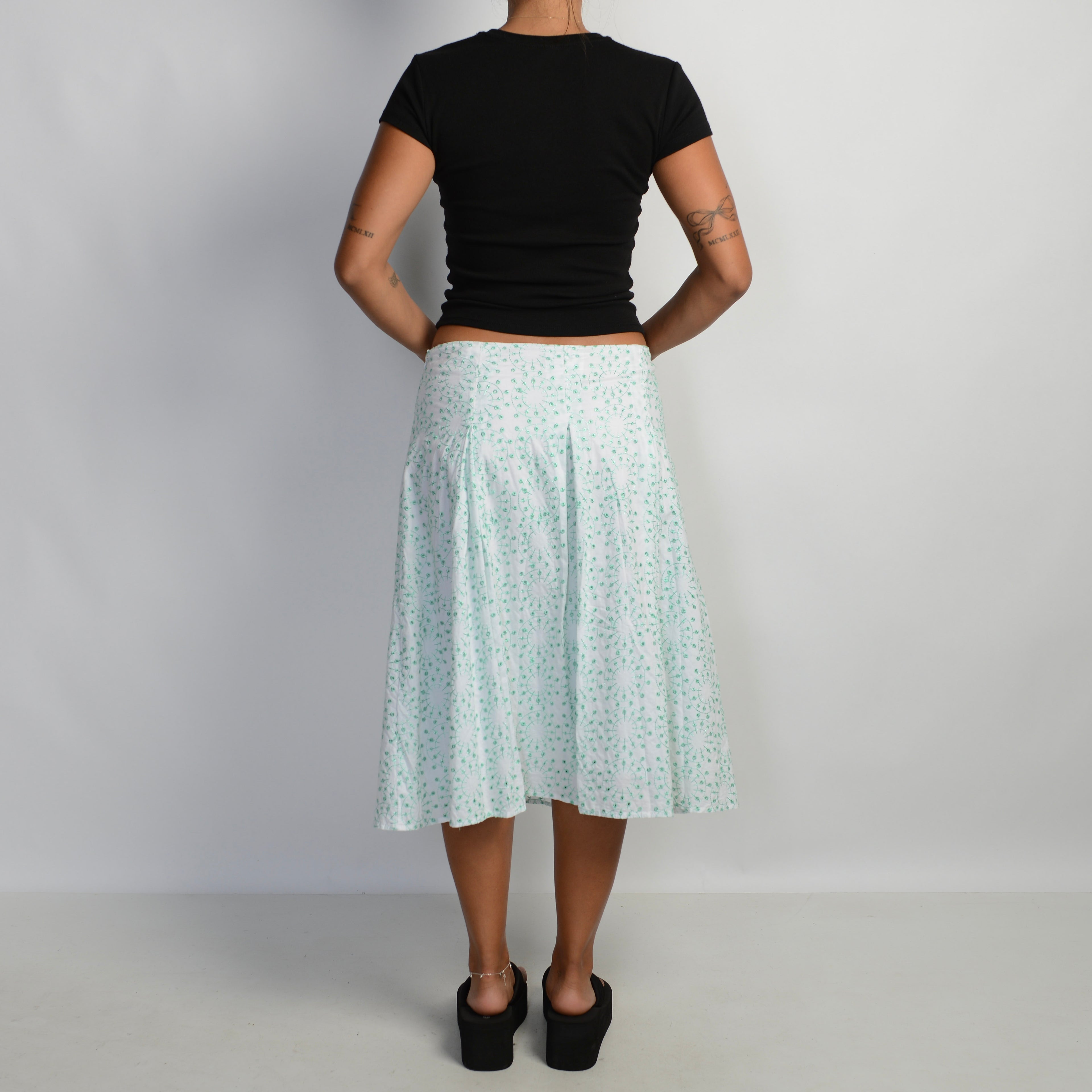 WHITE EMBROIDERED SKIRT