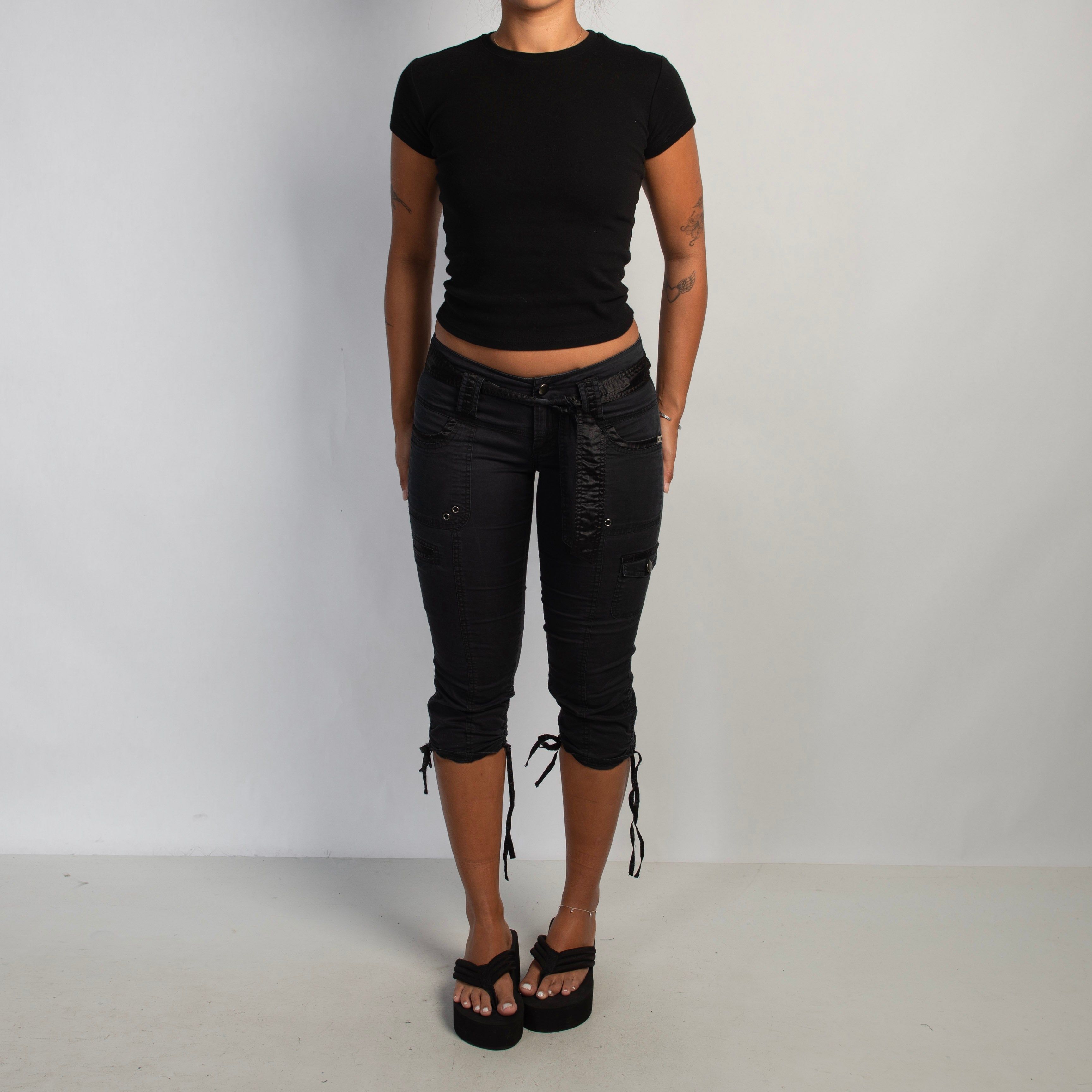 BLACK CAPRI CARGO PANTS