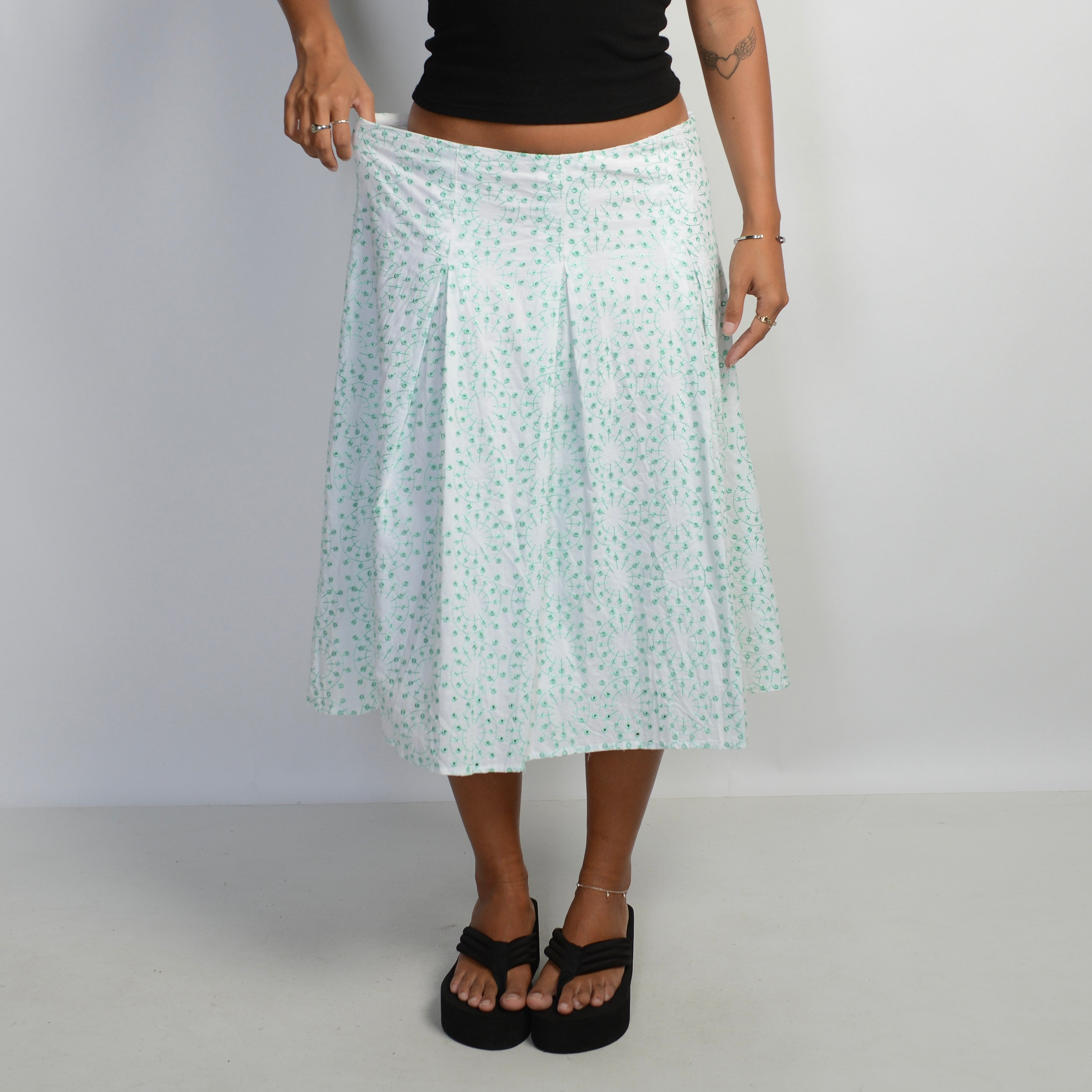 WHITE EMBROIDERED SKIRT