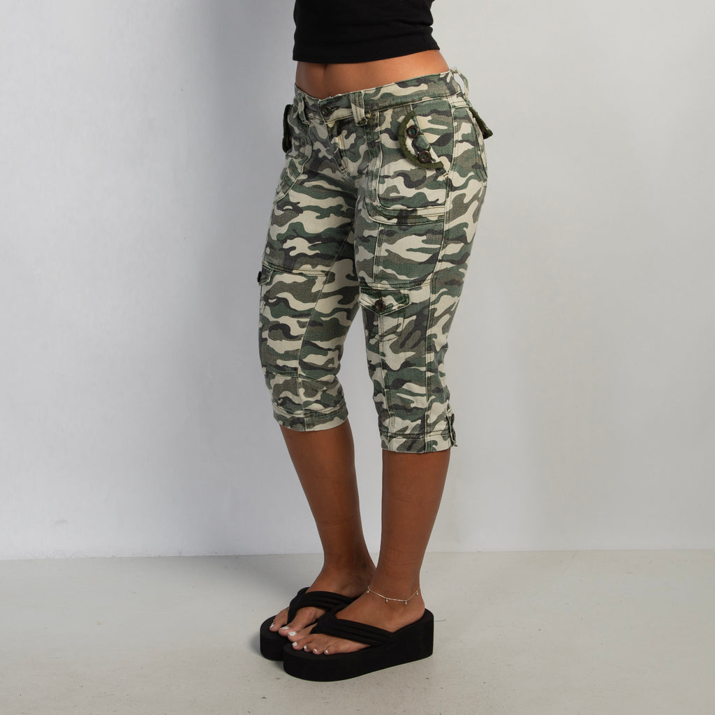 GREEN CAMOUFLAGE CAPRI JEANS