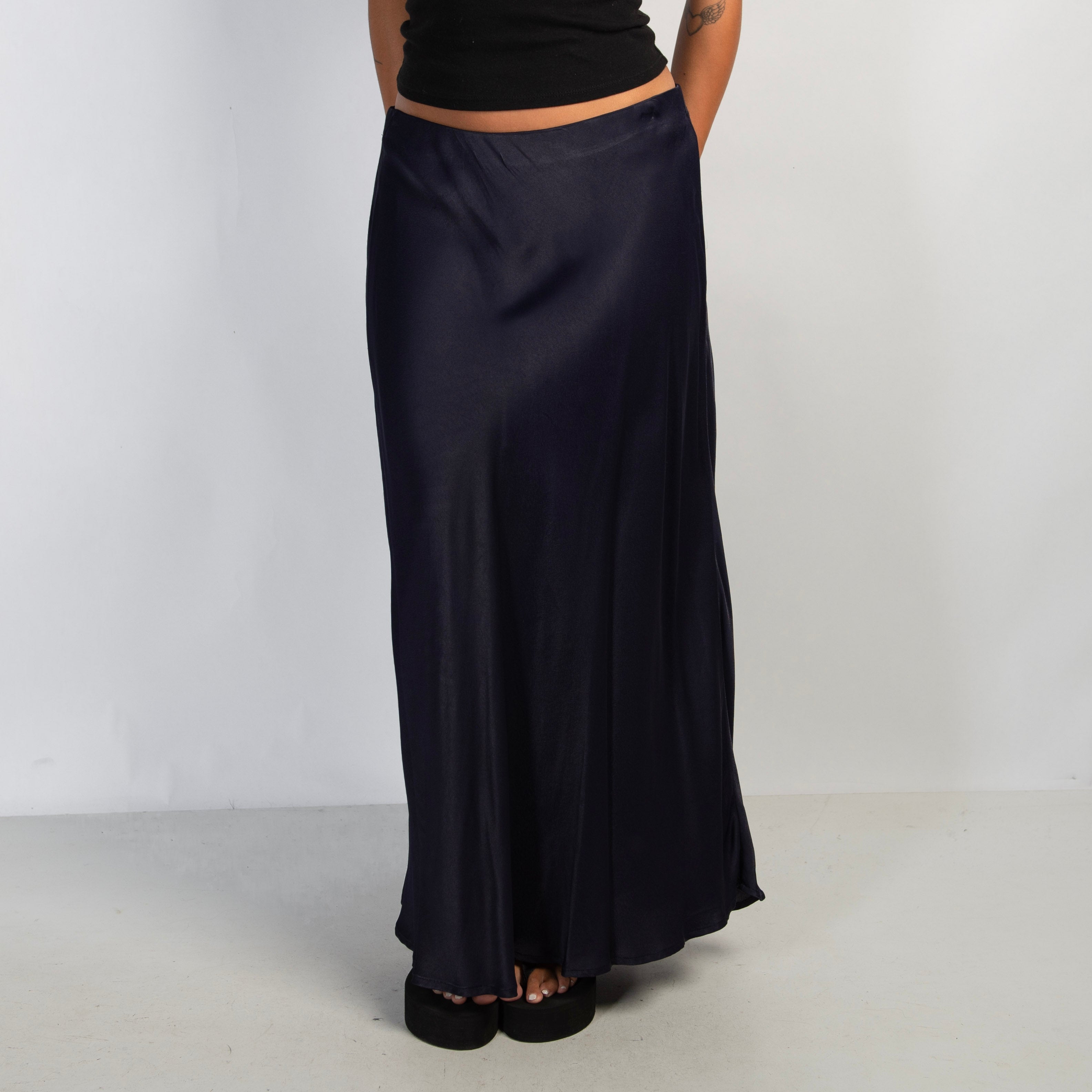 NAVY LONGLINE SKIRT