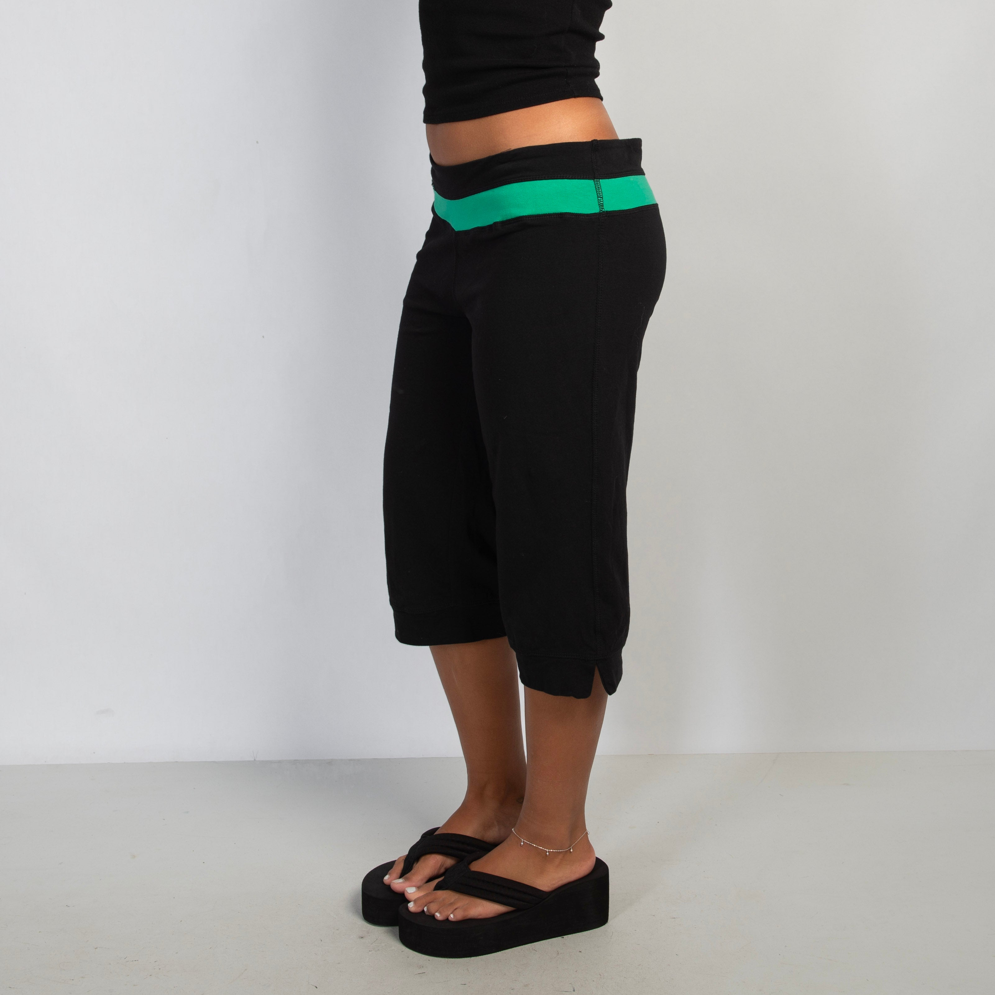 BLACK CROP LOUNGE PANTS