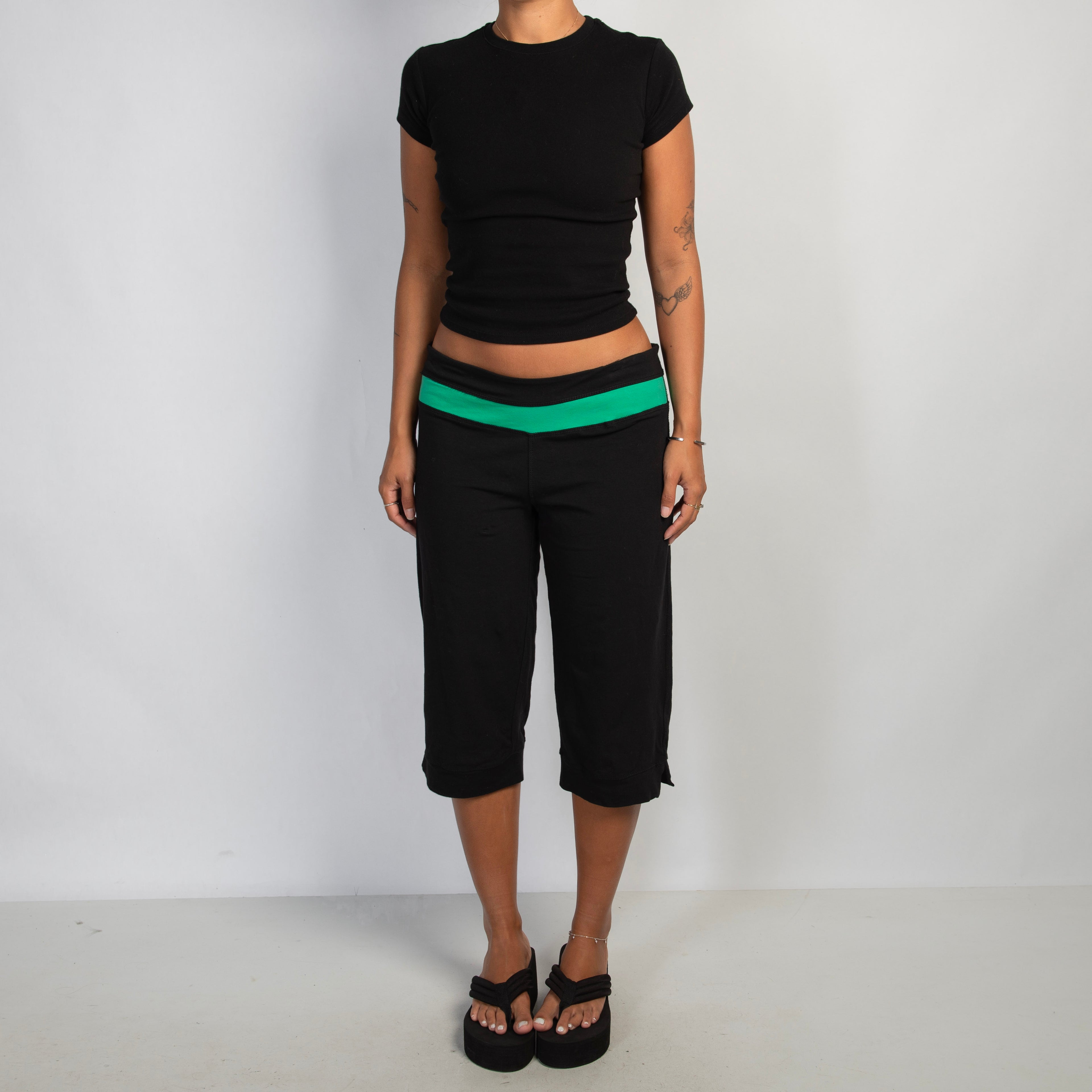 BLACK CROP LOUNGE PANTS