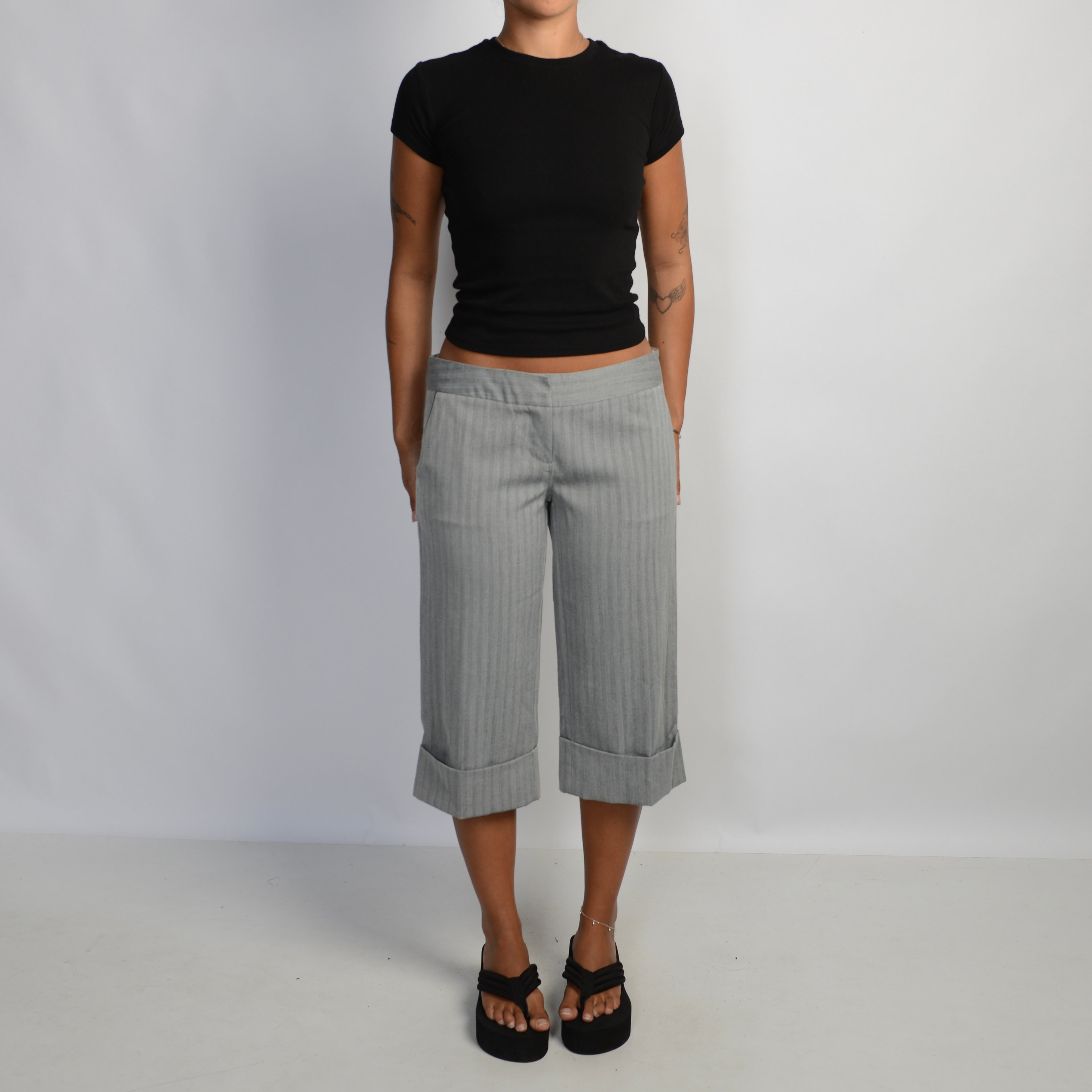 GREY CROP TROUSERS