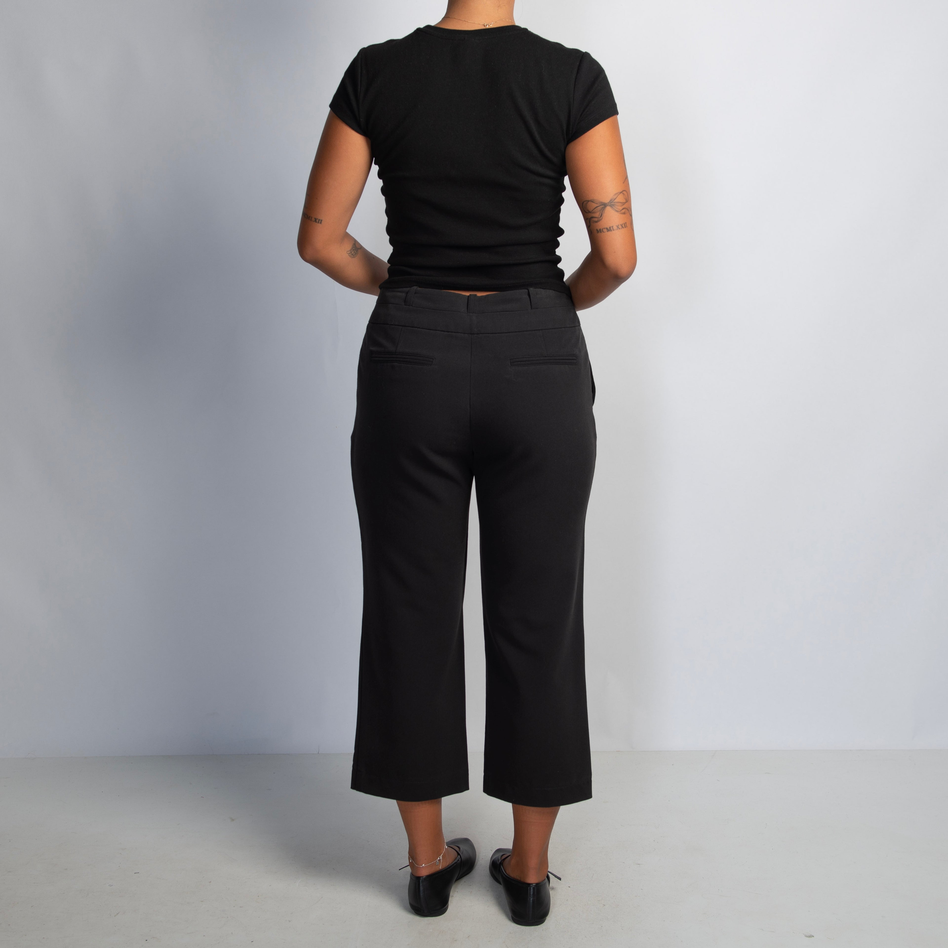 BLACK CAPRI TROUSERS