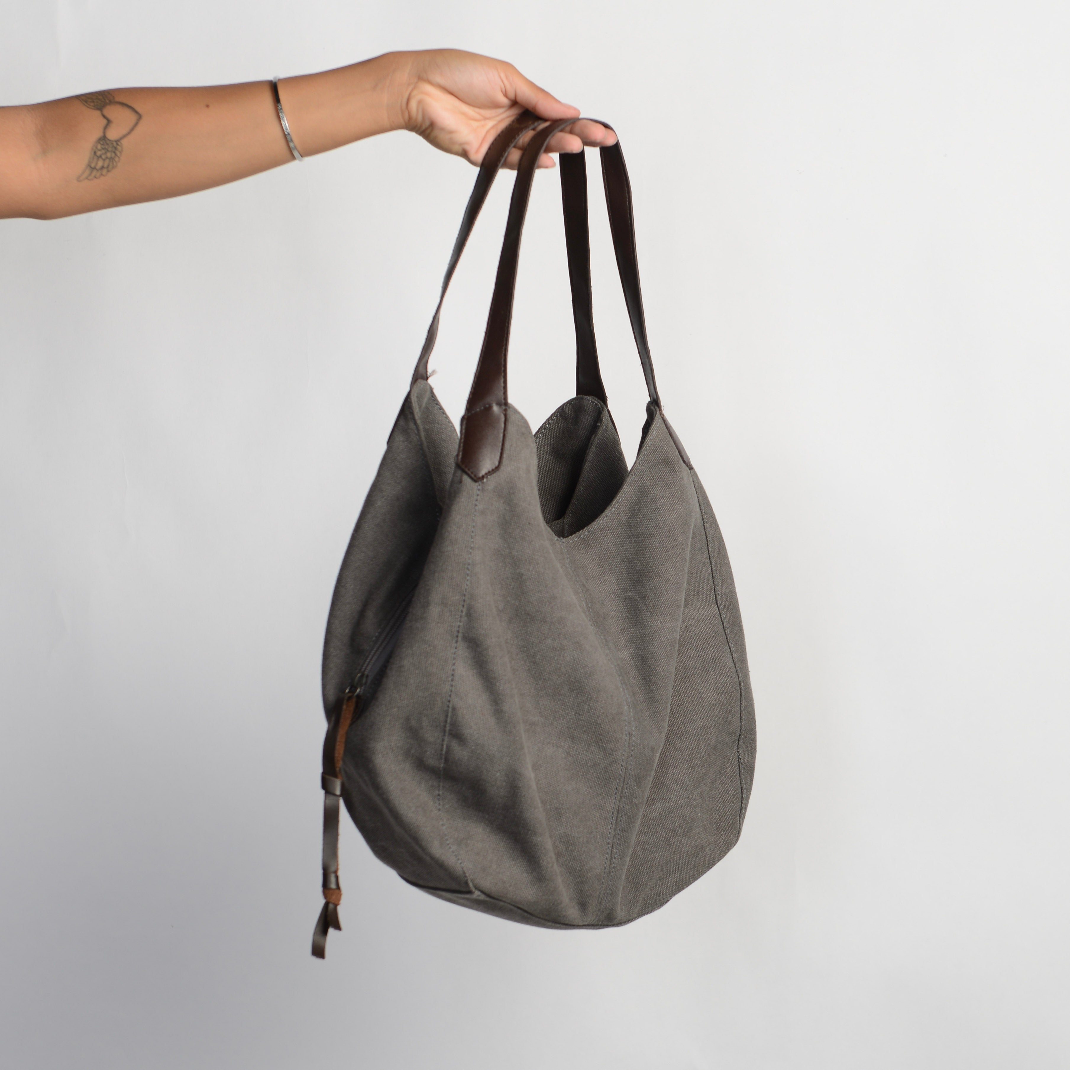 GREY CANVAS SHOULDER BAG