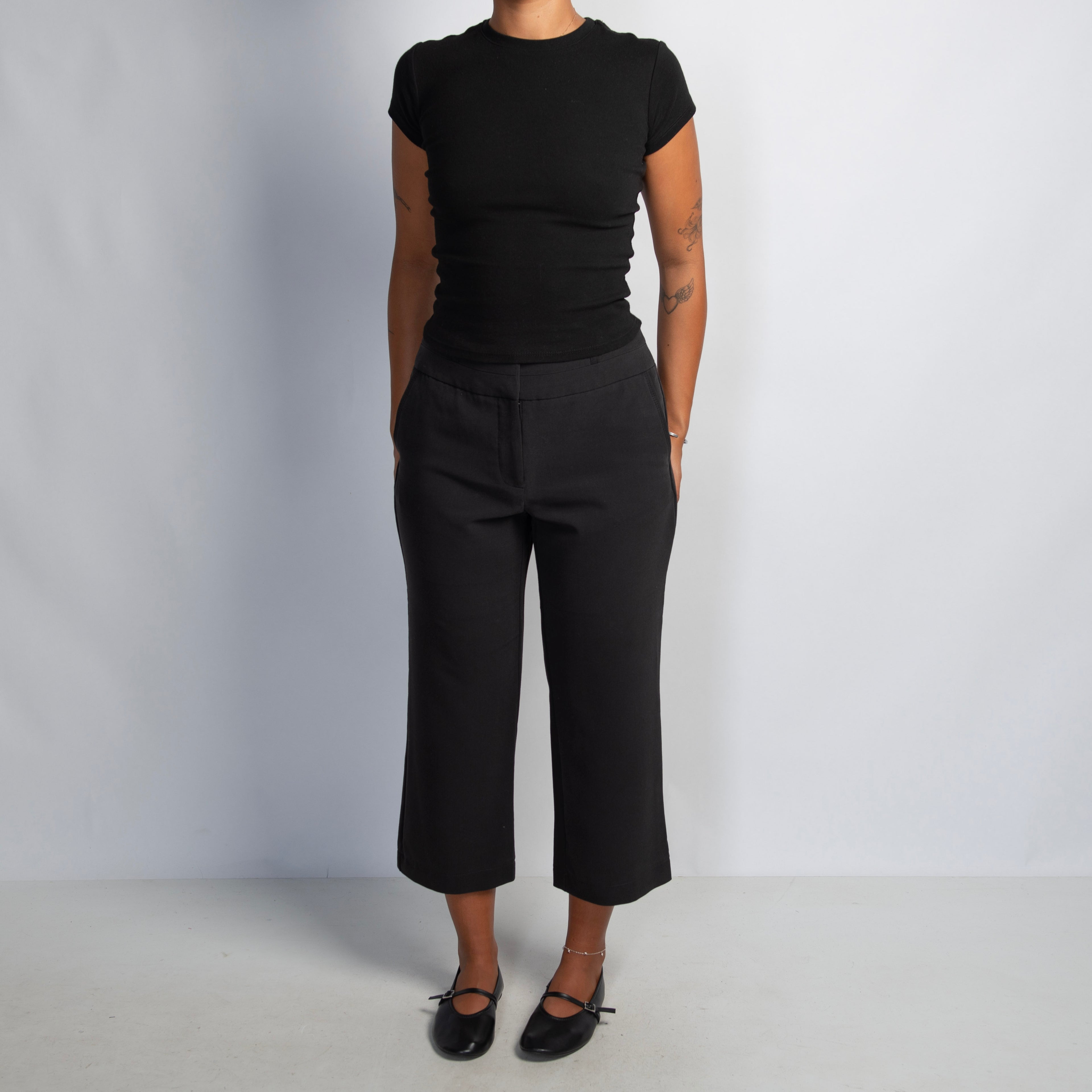 BLACK CAPRI TROUSERS
